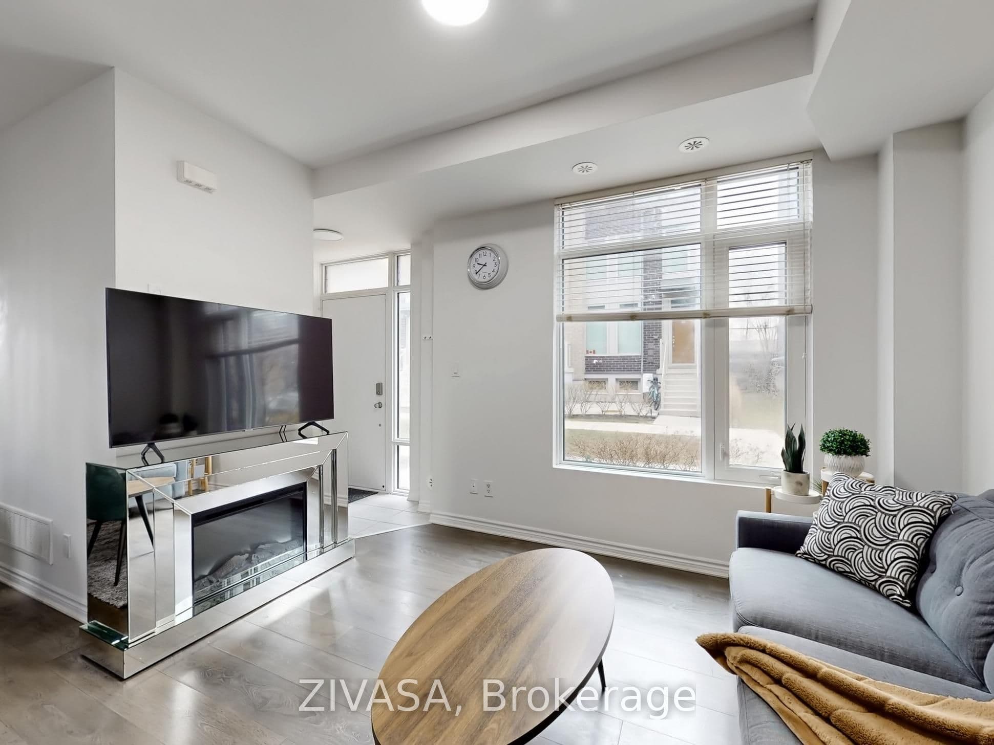 15 Applewood Lane 92, Toronto, ON M9C 2Z7