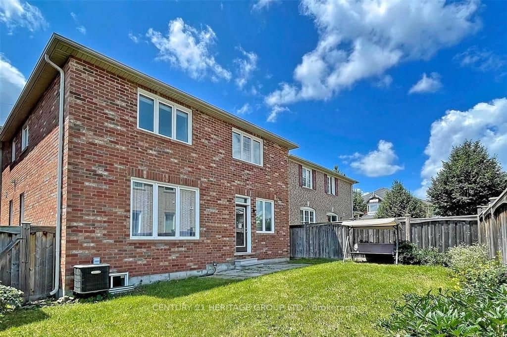 35 Cliff Gunn Road, Newmarket, ON L3X 3J8