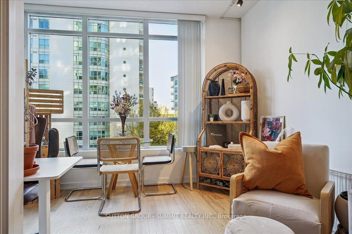38 Dan Leckie Way 515, Toronto, ON M5V 2V6