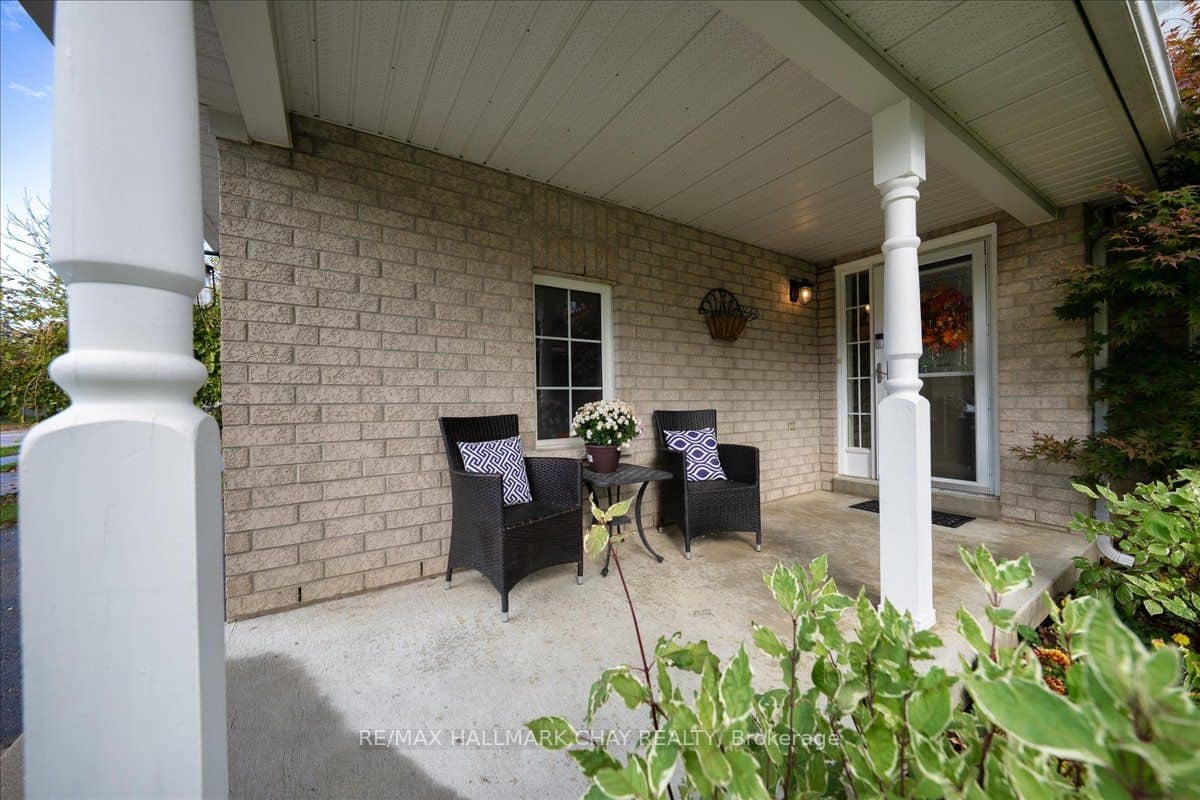 37 Joliette Place, Georgina, ON L4P 3Y9