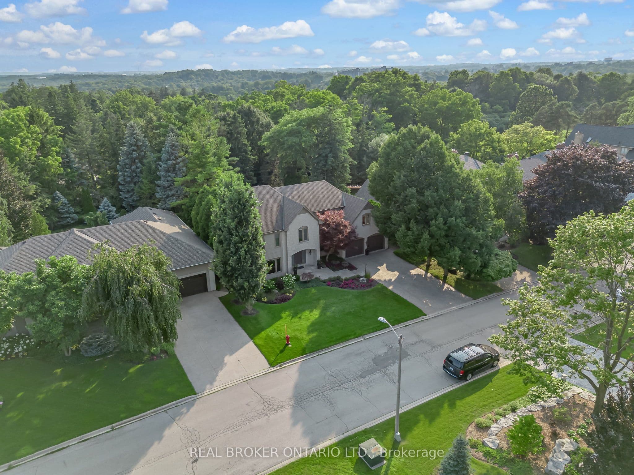 9 Flanders Drive, Hamilton, ON L8B 0G6