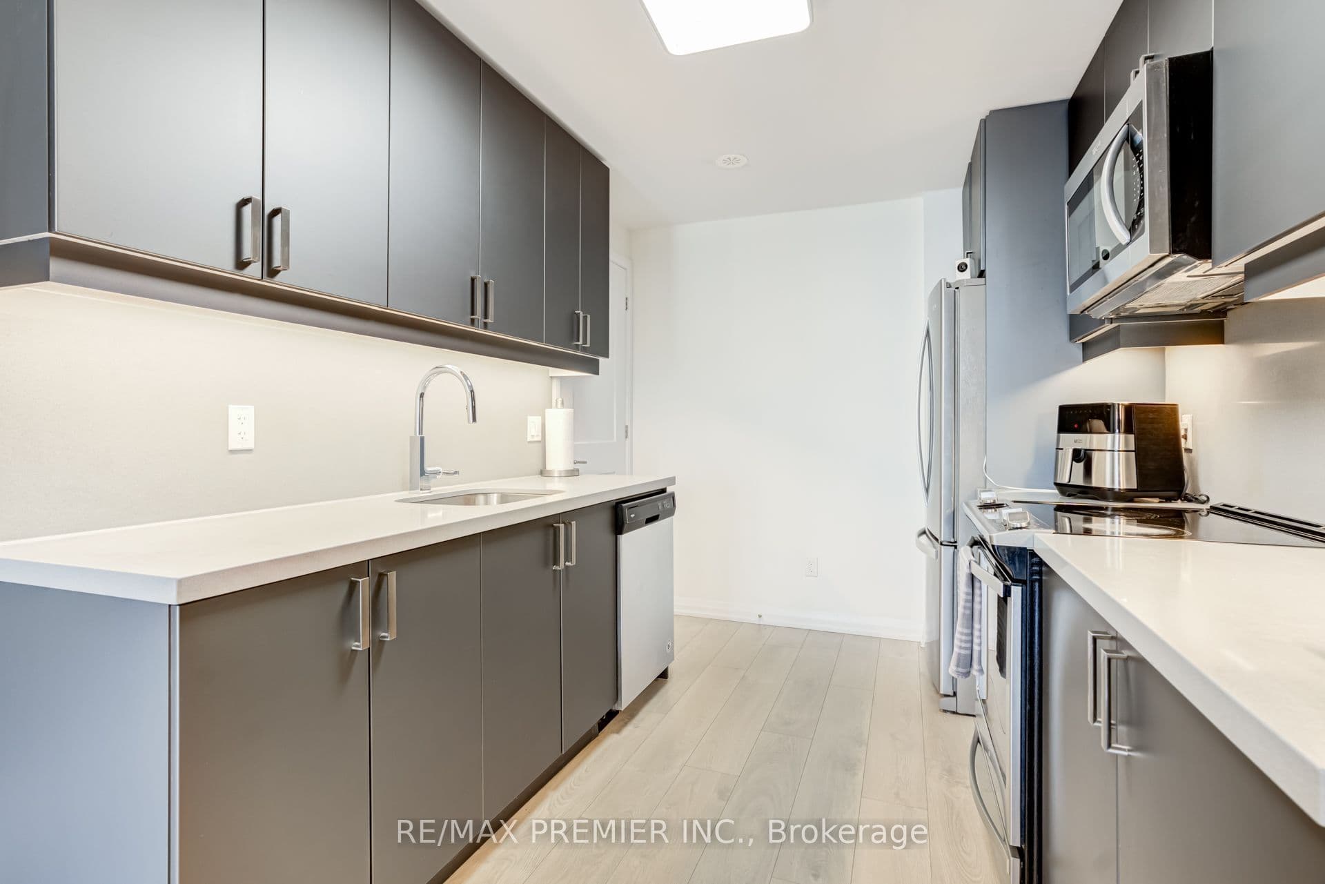 1010 Portage Parkway 5, Vaughan, ON L4K 0K3