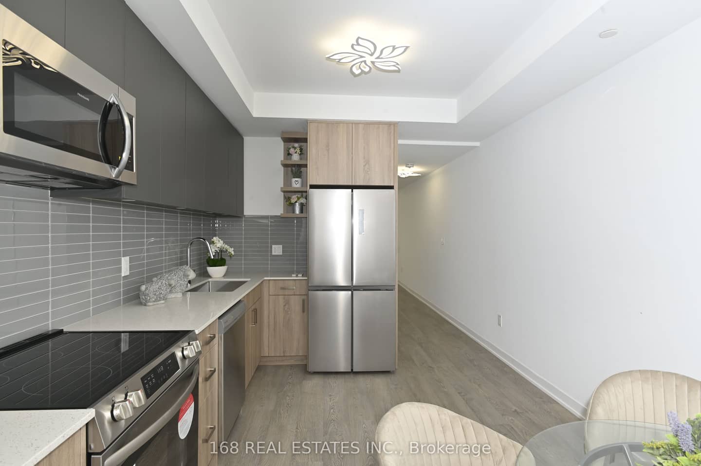 20 Turtle Island Rd, Toronto, Ontario Road, Toronto, ON M6A 0G2