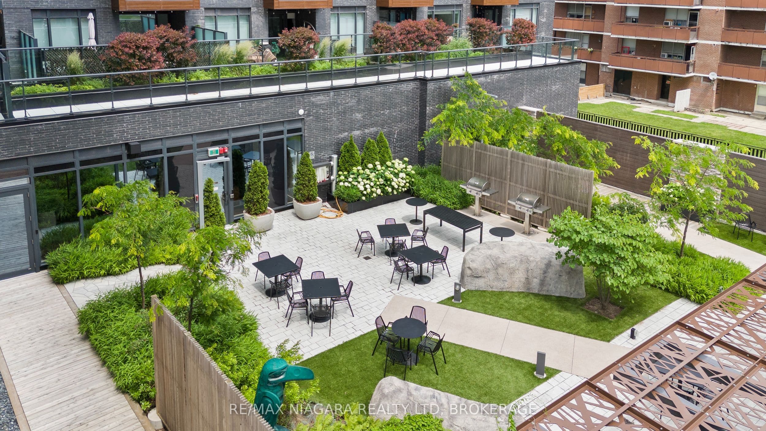21 Park Street E 717, Mississauga, ON L5G 1L7