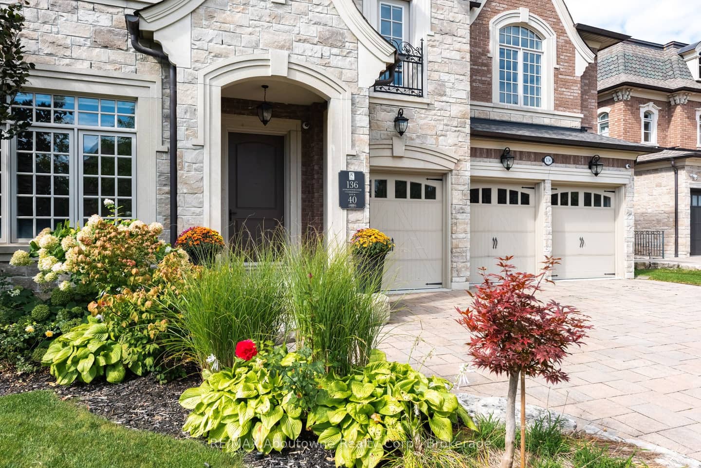 136 Annsleywood Court, Vaughan, ON L4H 4G6