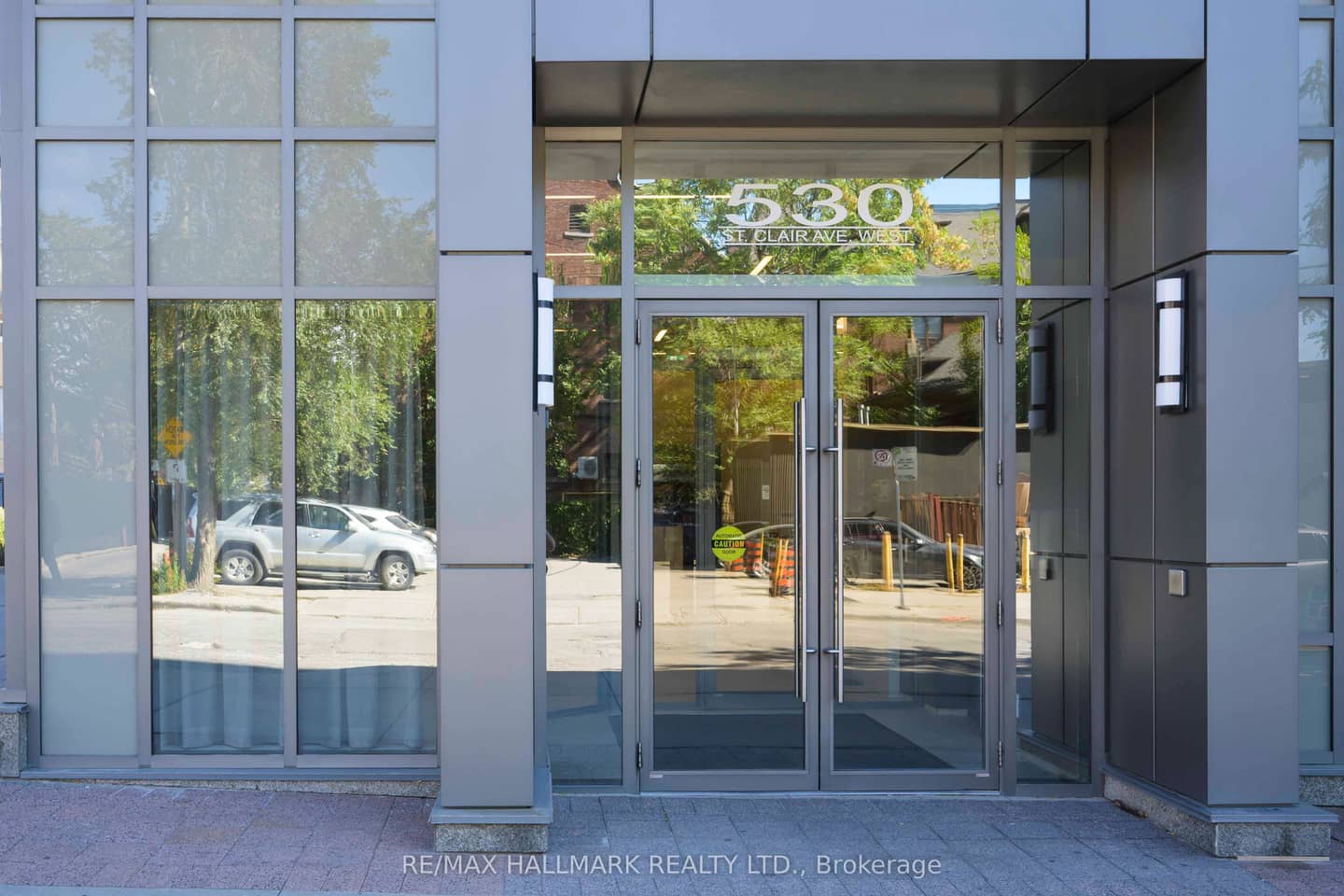 530 St Clair Avenue W 1404, Toronto, ON M6C 0A2