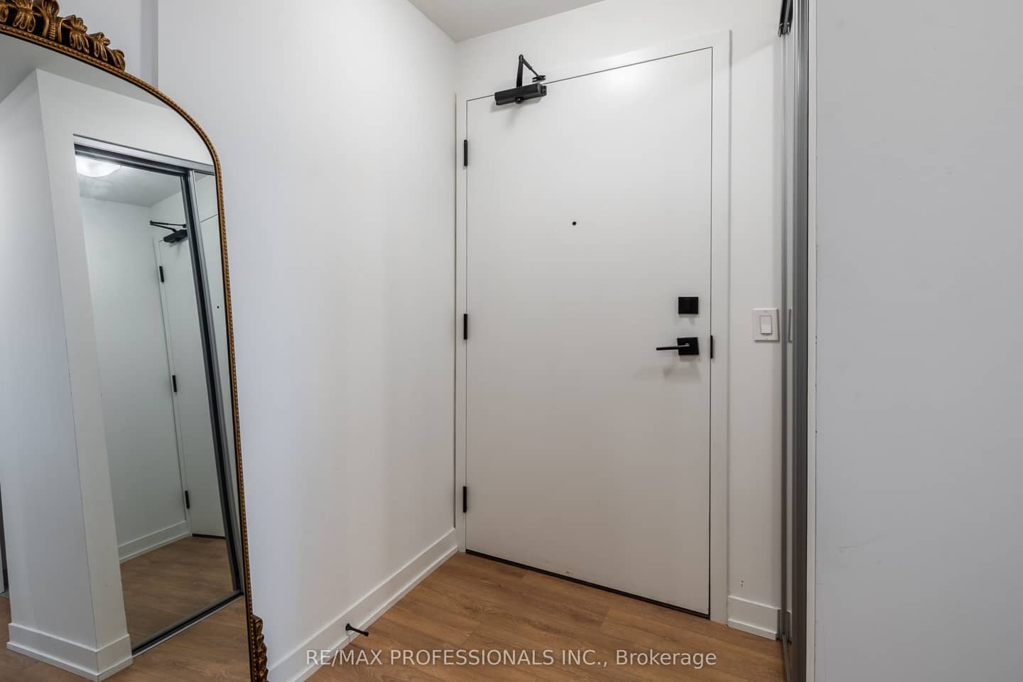10 Abeja Street 1421, Vaughan, ON L4K 0R4