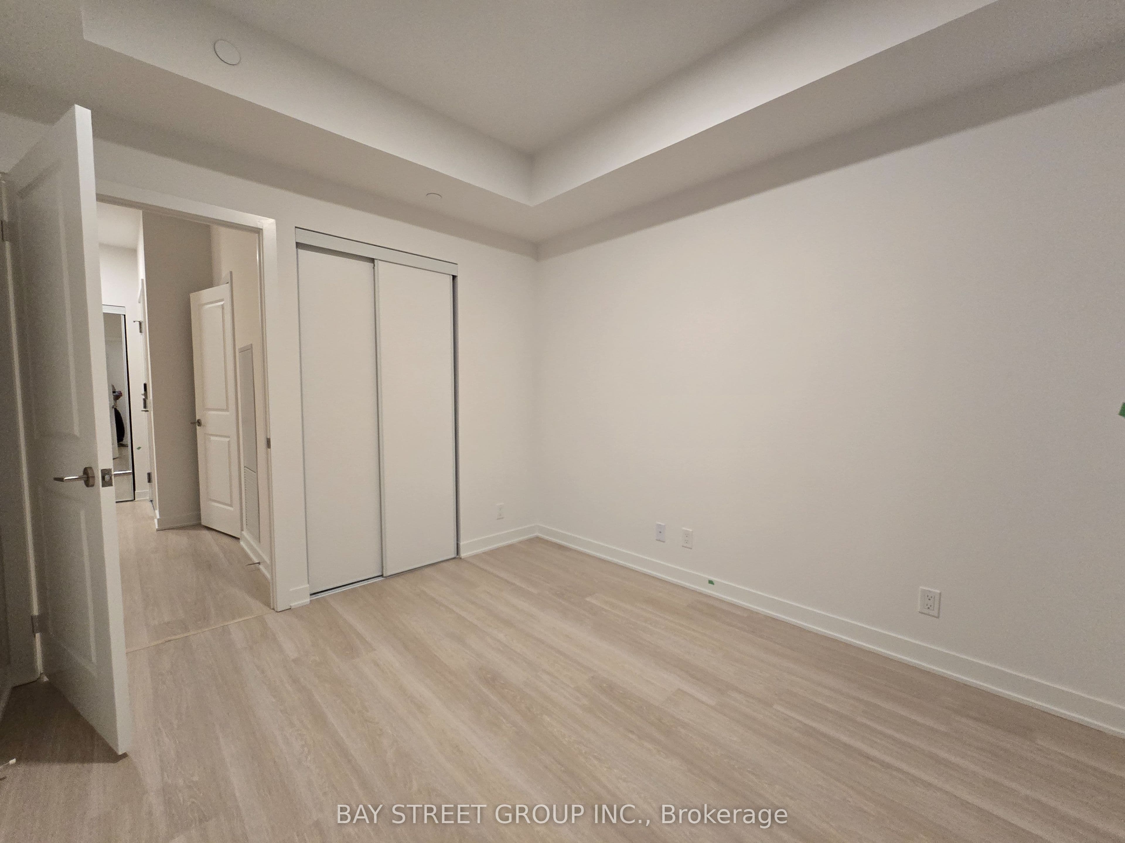 50 Upper Mall Way 1806, Vaughan, ON L4J 0L8
