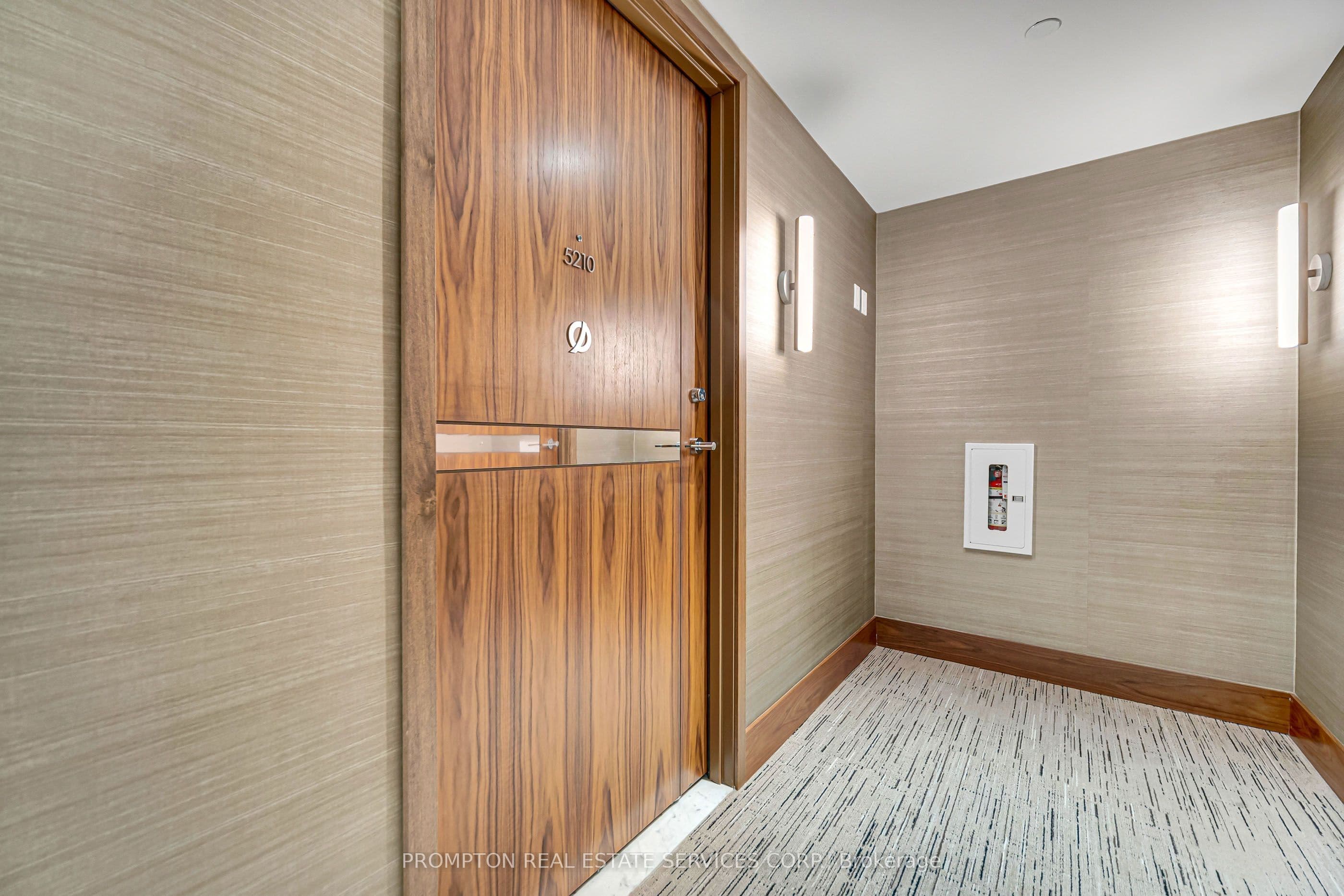 1 Concord cityplace Way 5210, Toronto, ON M5V 0X3