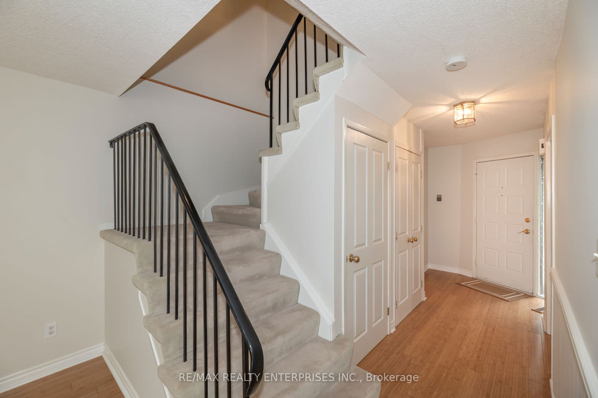 1066 Runnymead Crescent, Oakville, ON L6M 1C4