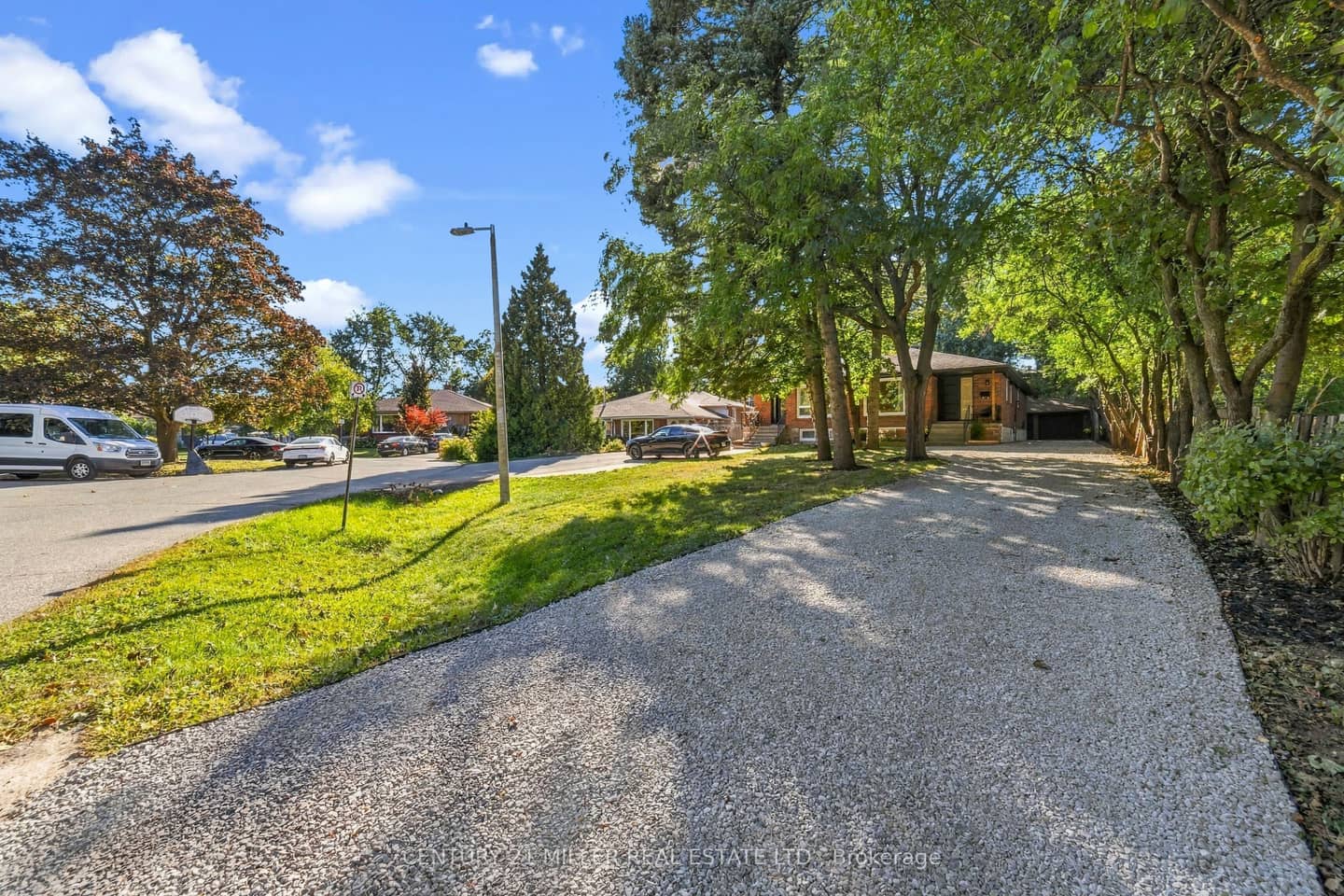 1200 Ingledene Drive, Oakville, ON L6H 2H9