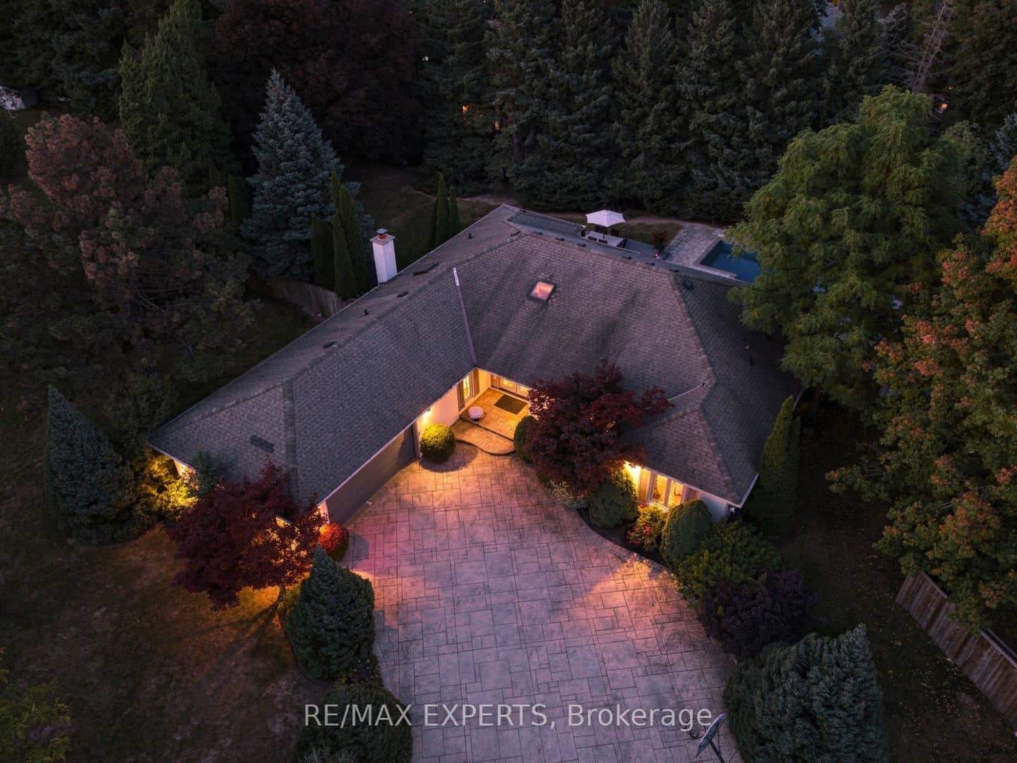 8 Fendley Court, Brampton, ON L6Z 3H9