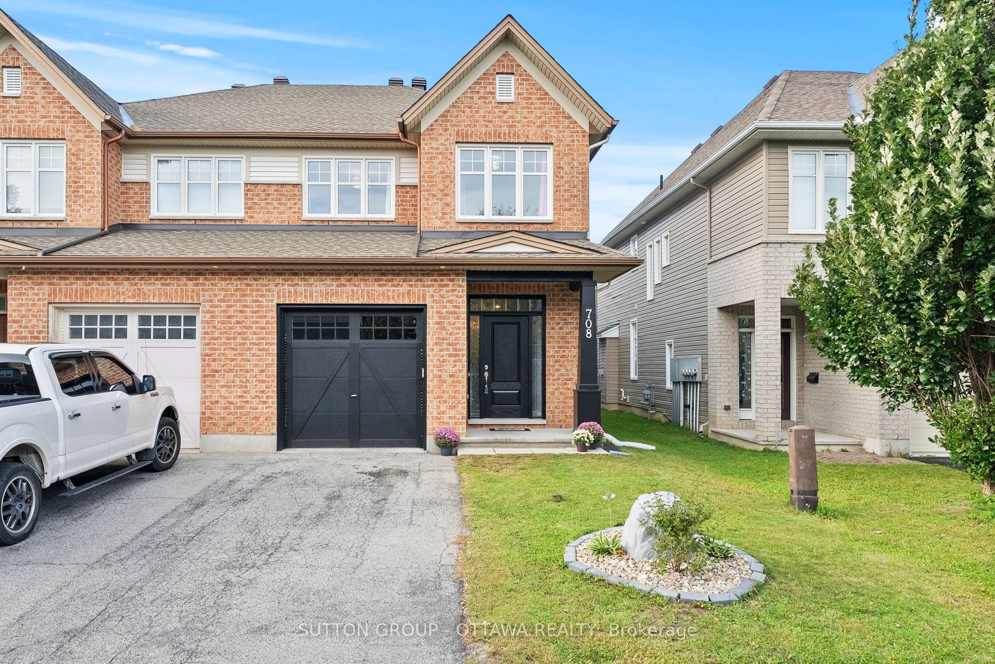 708 Hazelnut Crescent, Blossom Park - Airport and Area, ON K1T 0K1