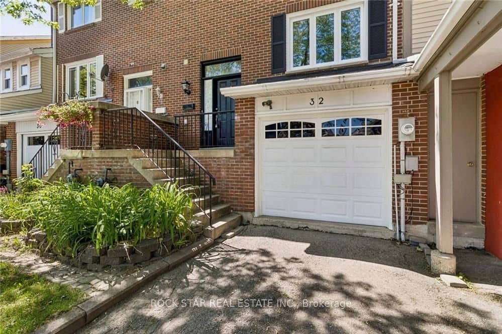 32 Lansing Square, Brampton, ON L6Z 1E6