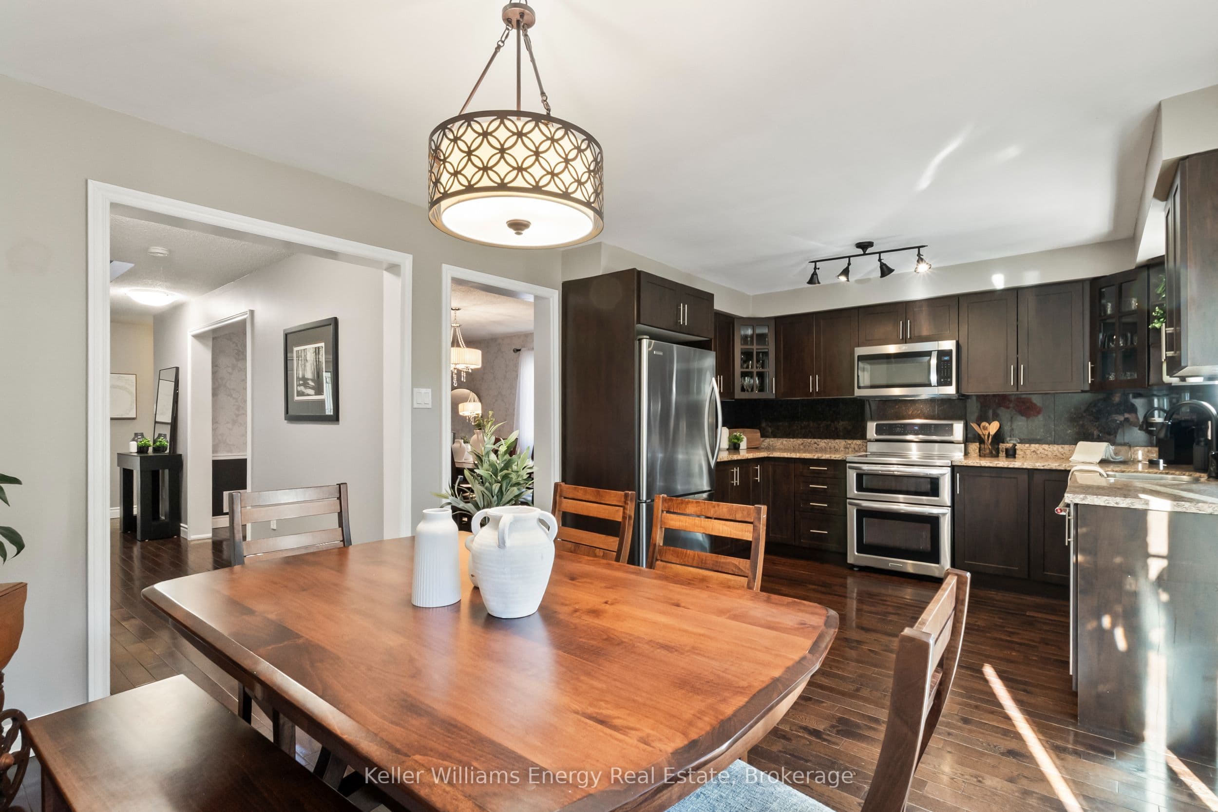 523 Palmtree Crescent, Oshawa, ON L1K 2H2