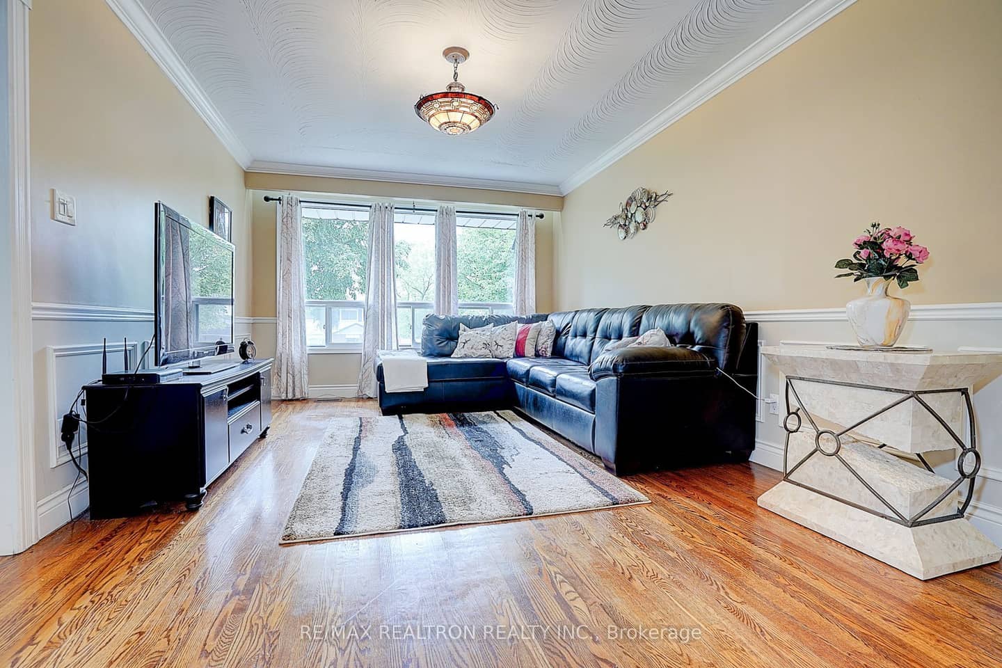583 Pinewood Street, Oshawa, ON L1G 2S2