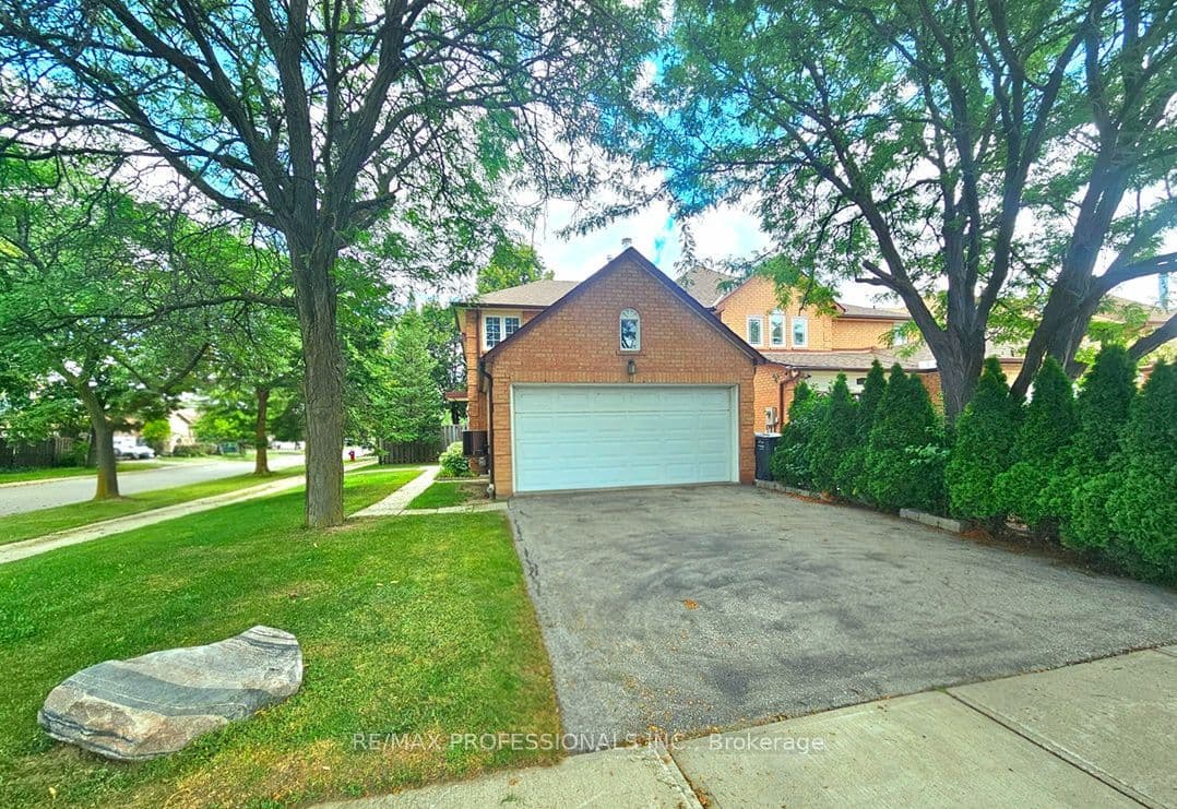 500 Silverthorne Crescent 1, Mississauga, ON L5R 1W3