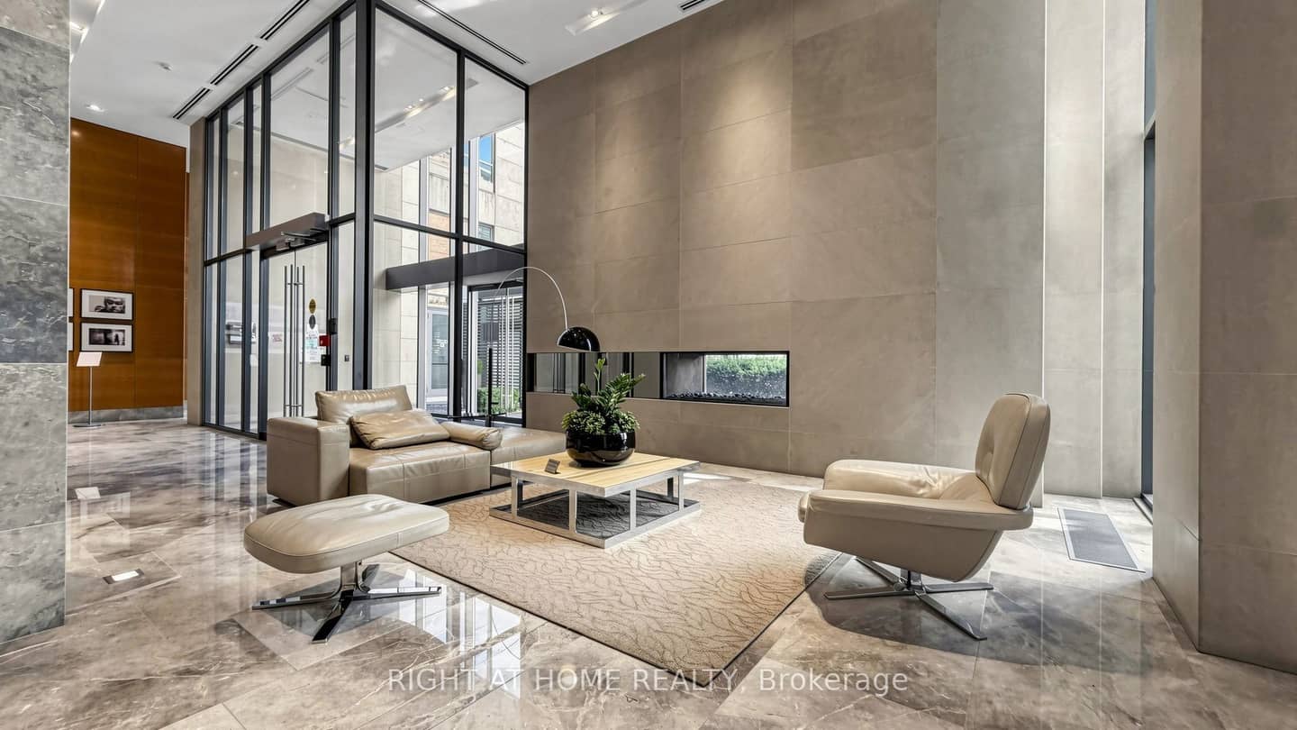 1 Bedford Road 422, Toronto, ON M5R 2B5