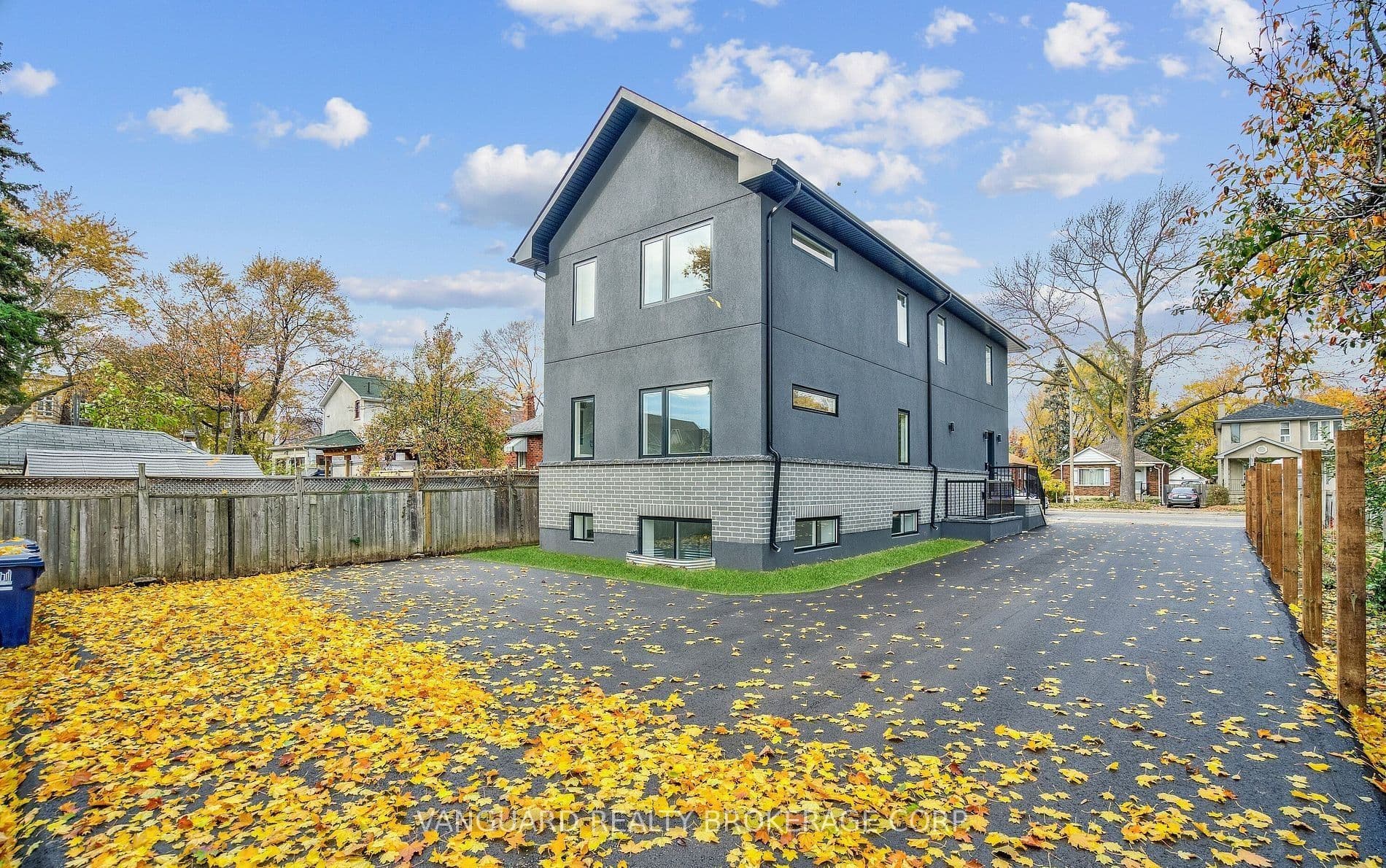 1937 Lawrence Avenue W, Toronto, ON M9N 1G8
