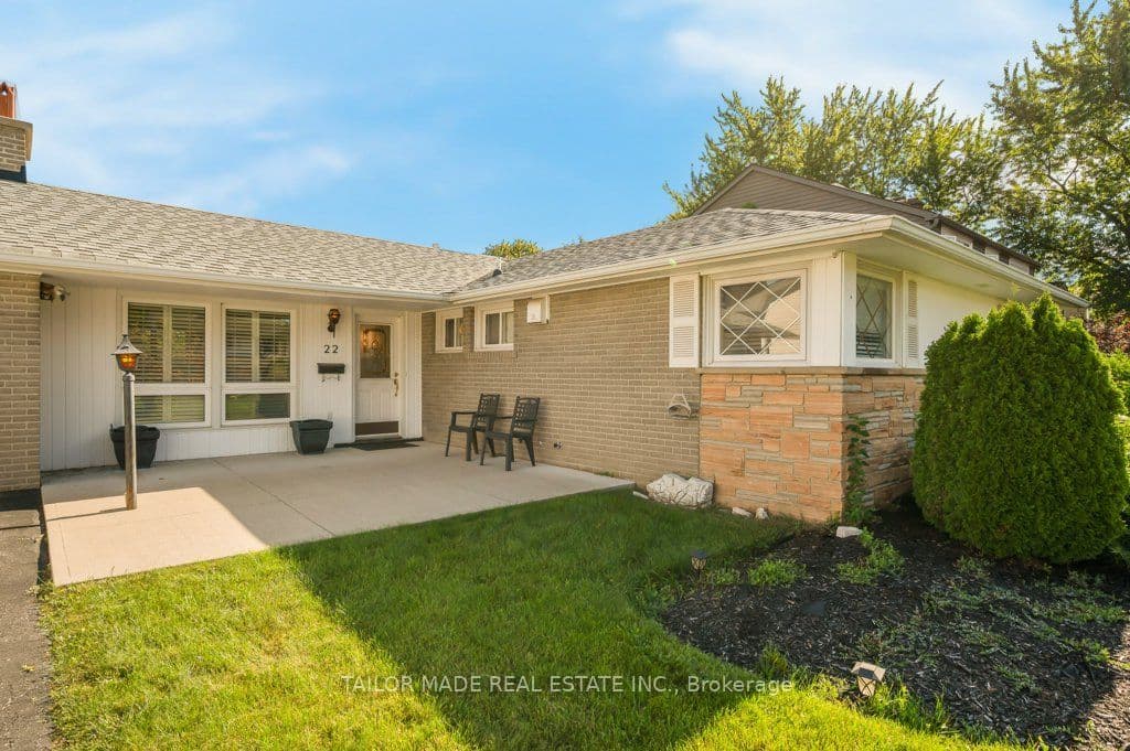 22 Greystone Crescent, Brampton, ON L6Y 2B3