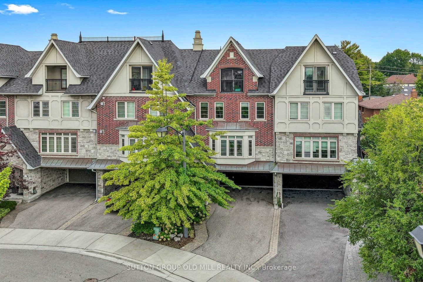 12 Gala Lane, Toronto, ON M8Y 0A9