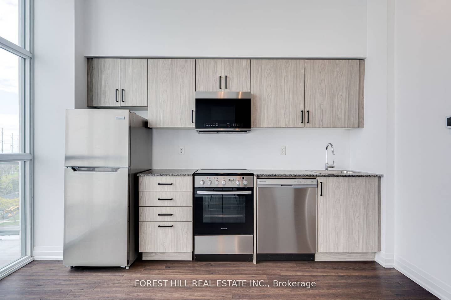 20 Meadowglen Place 826, Toronto, ON M1H 2Y5