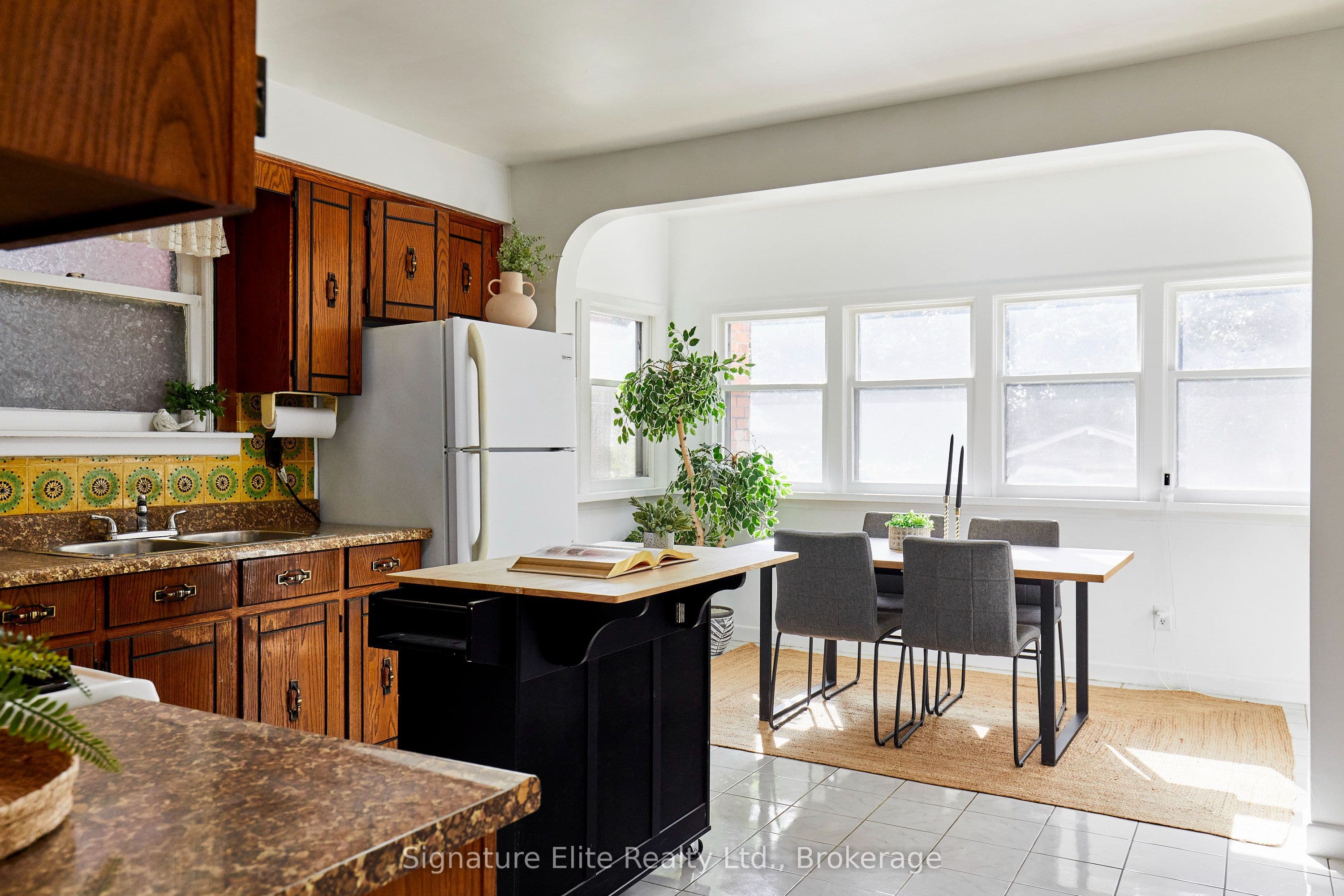 93 Pinegrove Avenue, Toronto, ON M1N 2G3