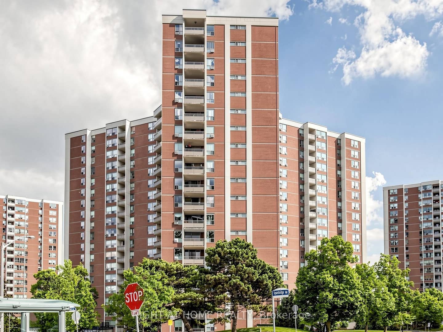 5 Vicora Linkway Way 915, Toronto, ON M3C 1A5
