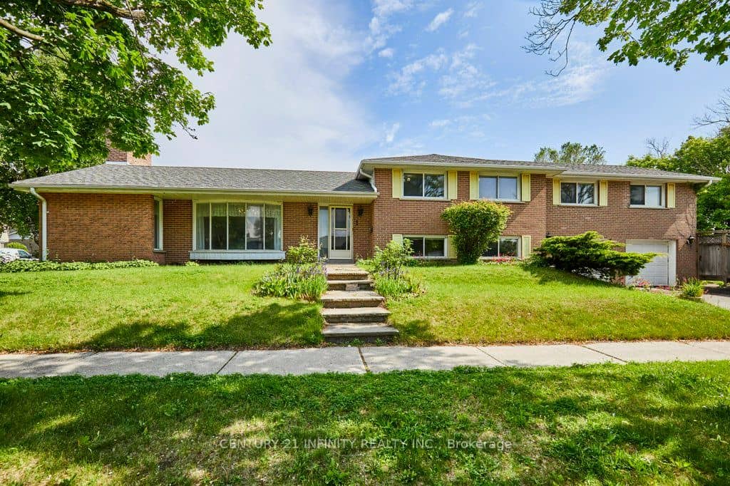 1 Goodland Gate, Toronto, ON M1S 1V4