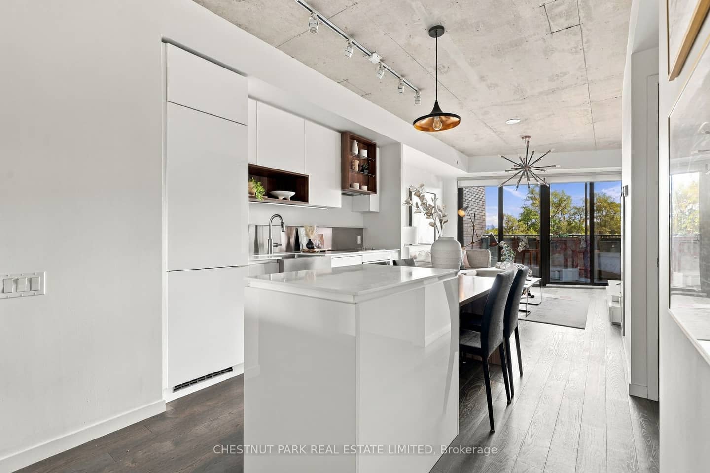 383 Sorauren Avenue 317, Toronto, ON M6R 0A4