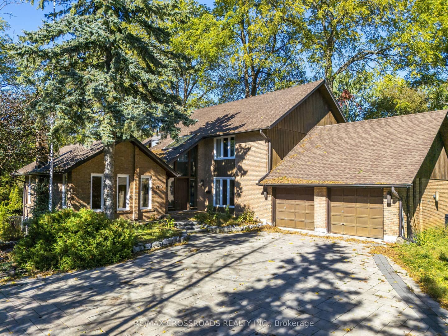 1910 Fairport Road, Pickering, ON L1V 1T4
