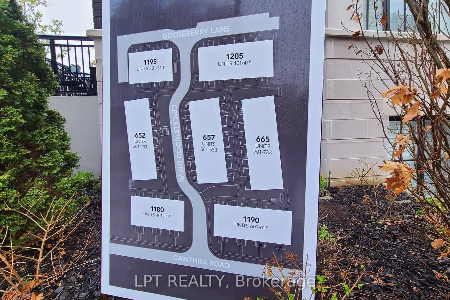 1180 Cawthra Road 110, Mississauga, ON L5G 0A5