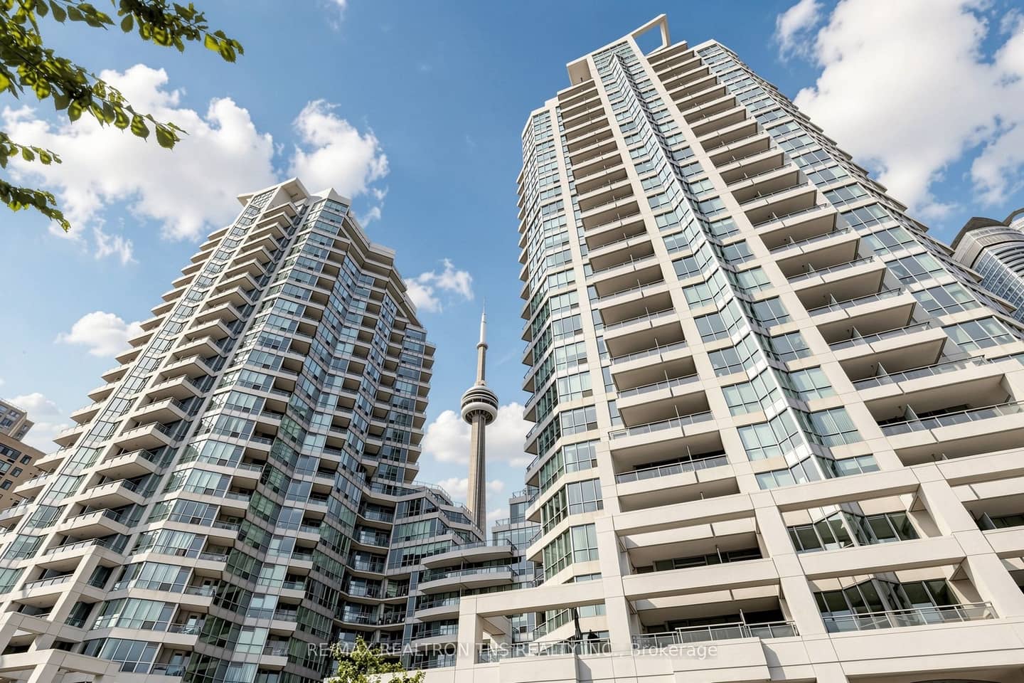 228 Queens Quay W 1501, Toronto, ON M5J 2X1