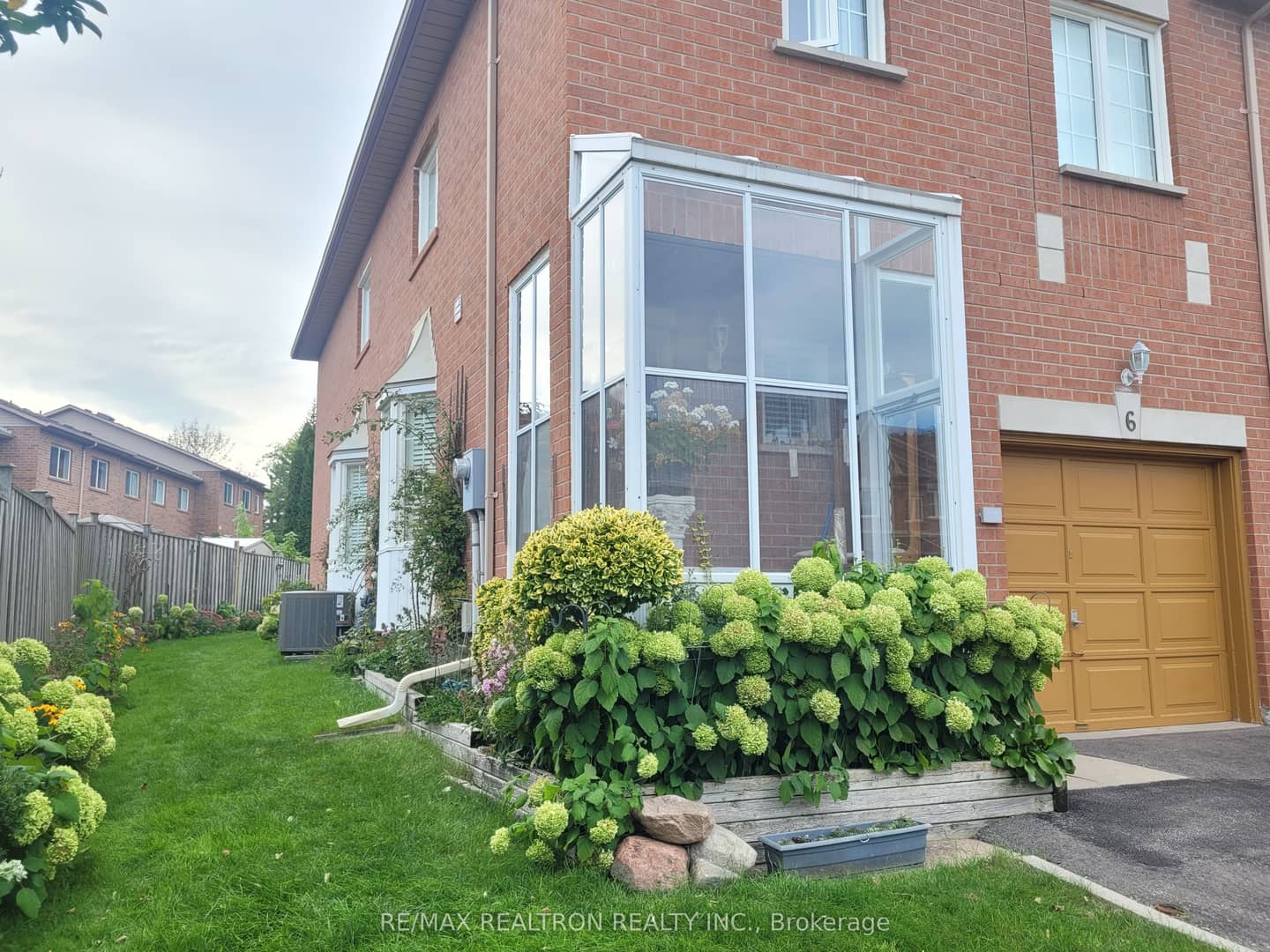 6 Echo Glen Road, Toronto, ON M1G 3W2