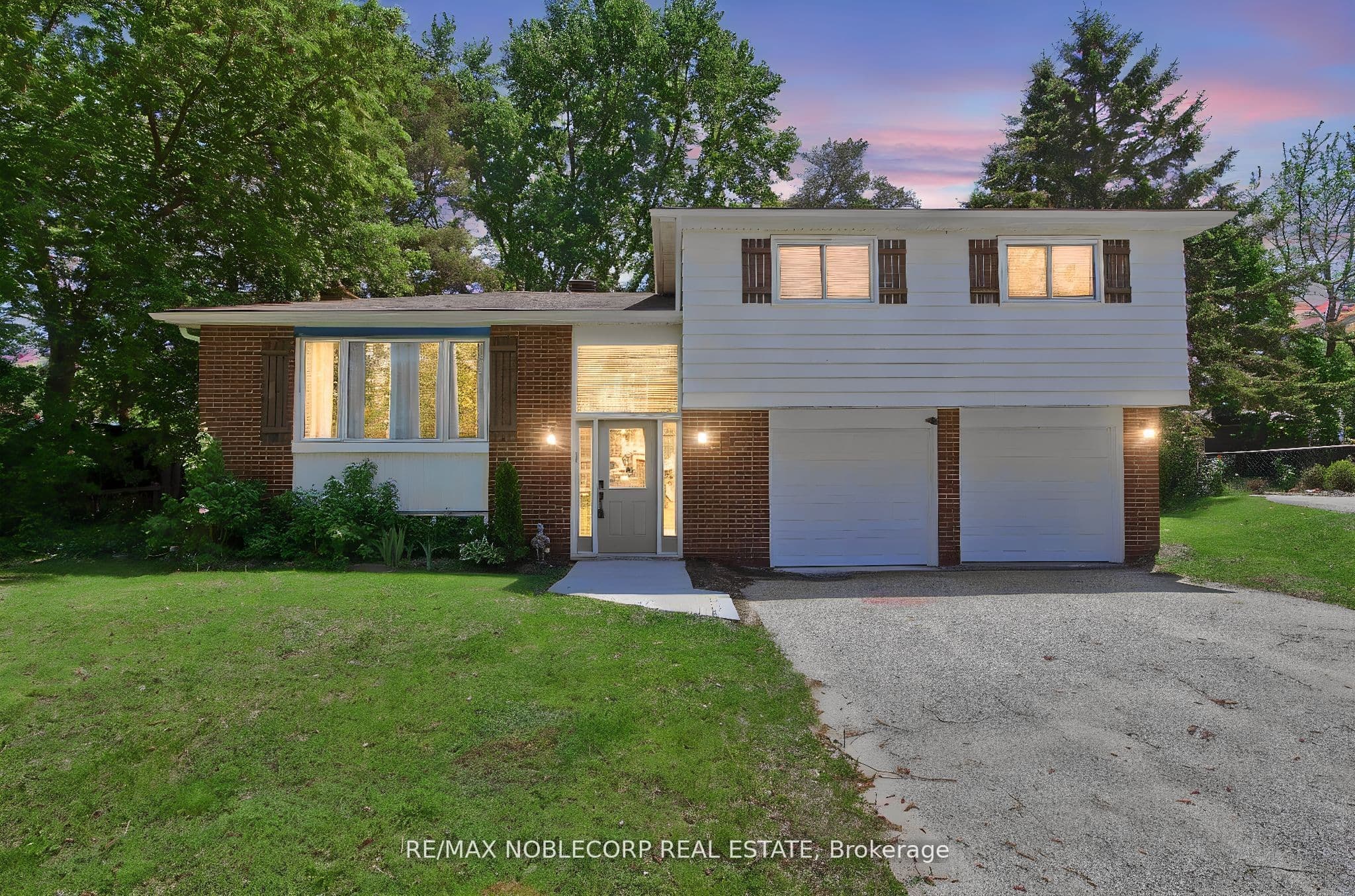 17 Larkdale Crescent, Essa, ON L0M 1B0