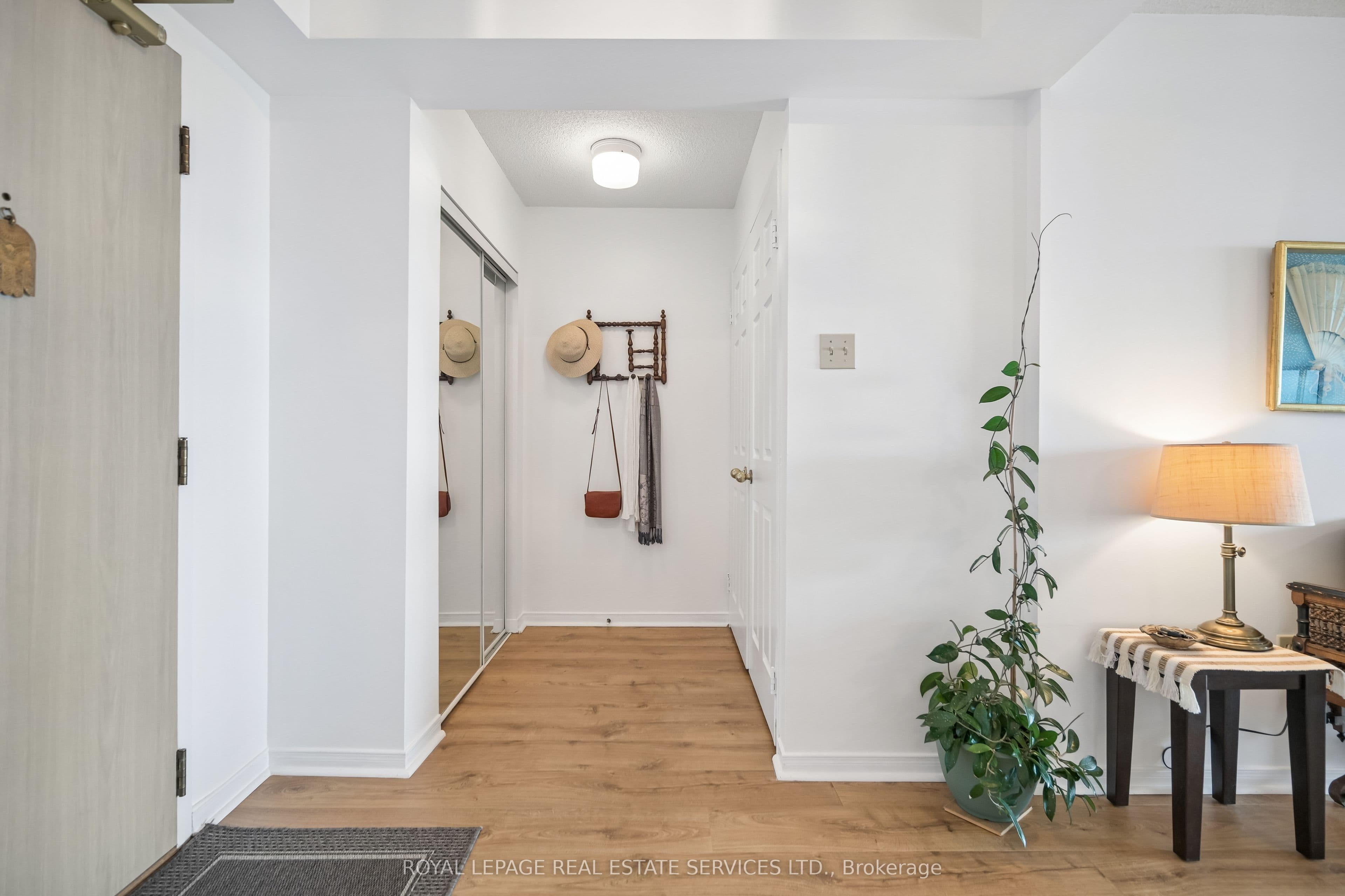 2155 Burnhamthorpe Road 1211, Mississauga, ON L5L 5P4