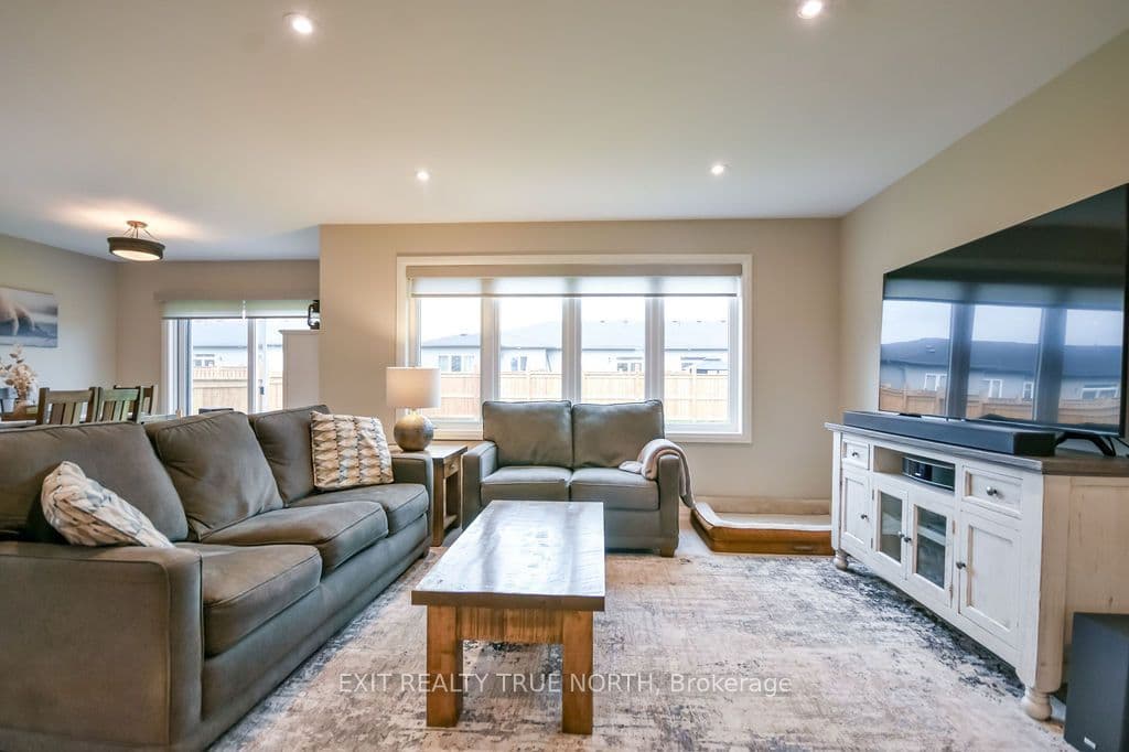 51 Harold Avenue, Severn, ON L0K 1E0