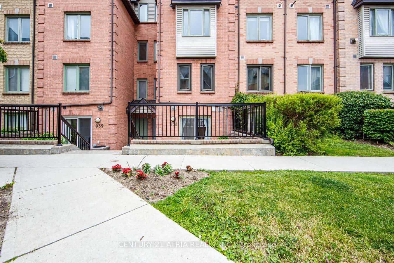 75 Weldrick Road E 938, Richmond Hill, ON L4C 0H9