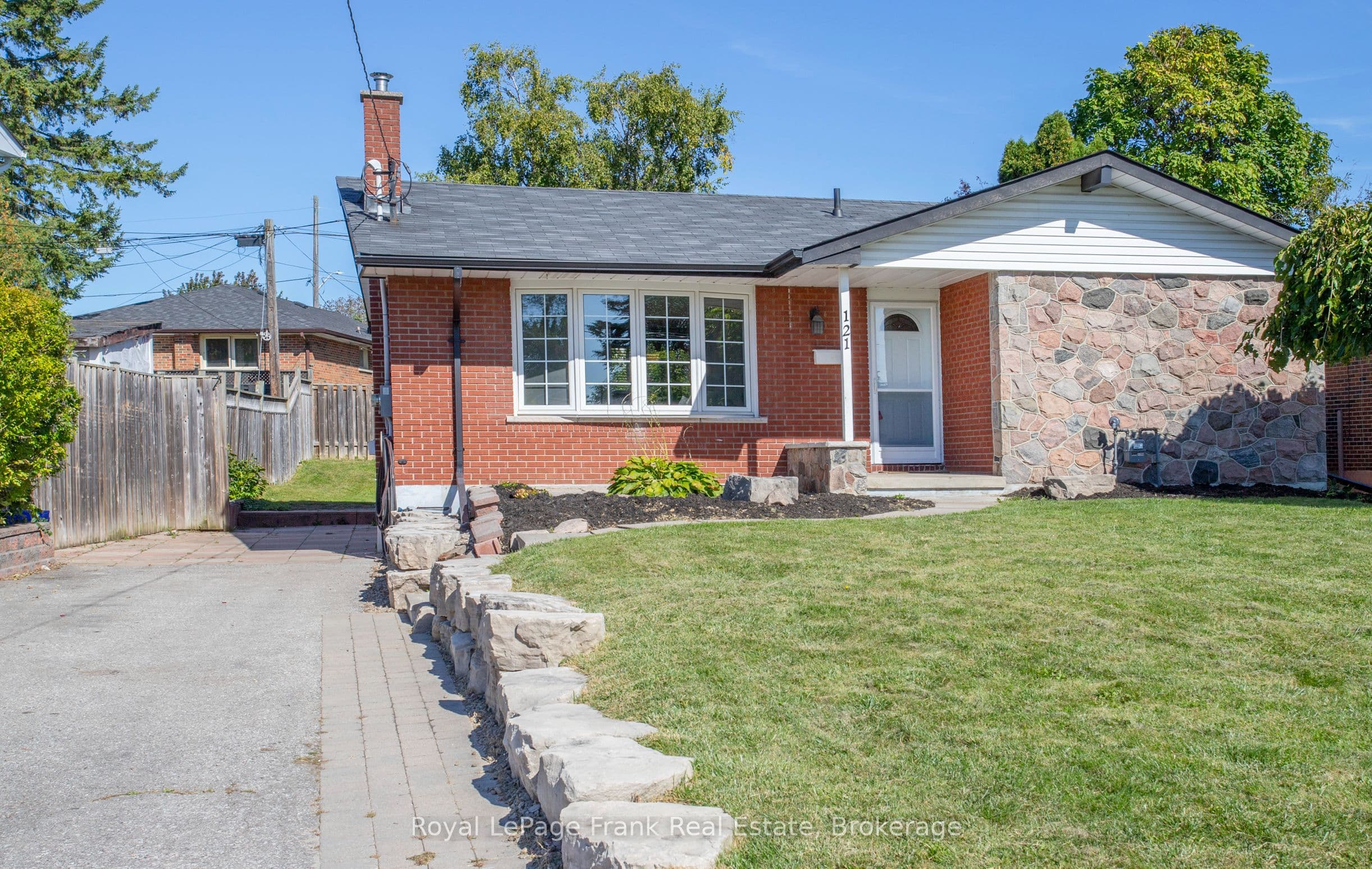 121 Labrador Drive, Oshawa, ON L1H 7E4