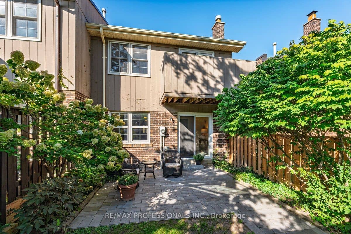 1951 Rathburn Road E 176, Mississauga, ON L4W 2N9