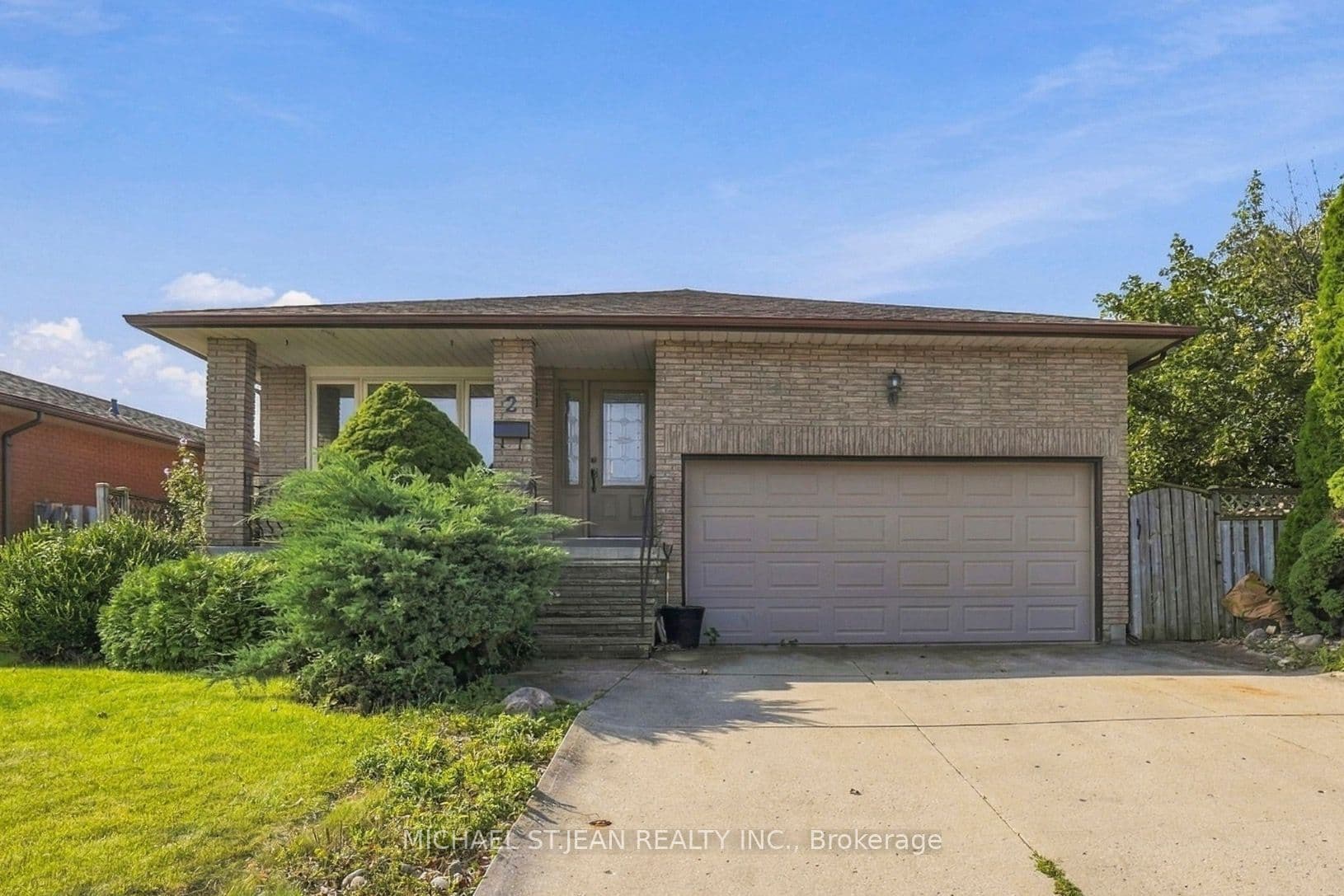 2 Hearthside Crescent, Hamilton, ON L8E 4L6