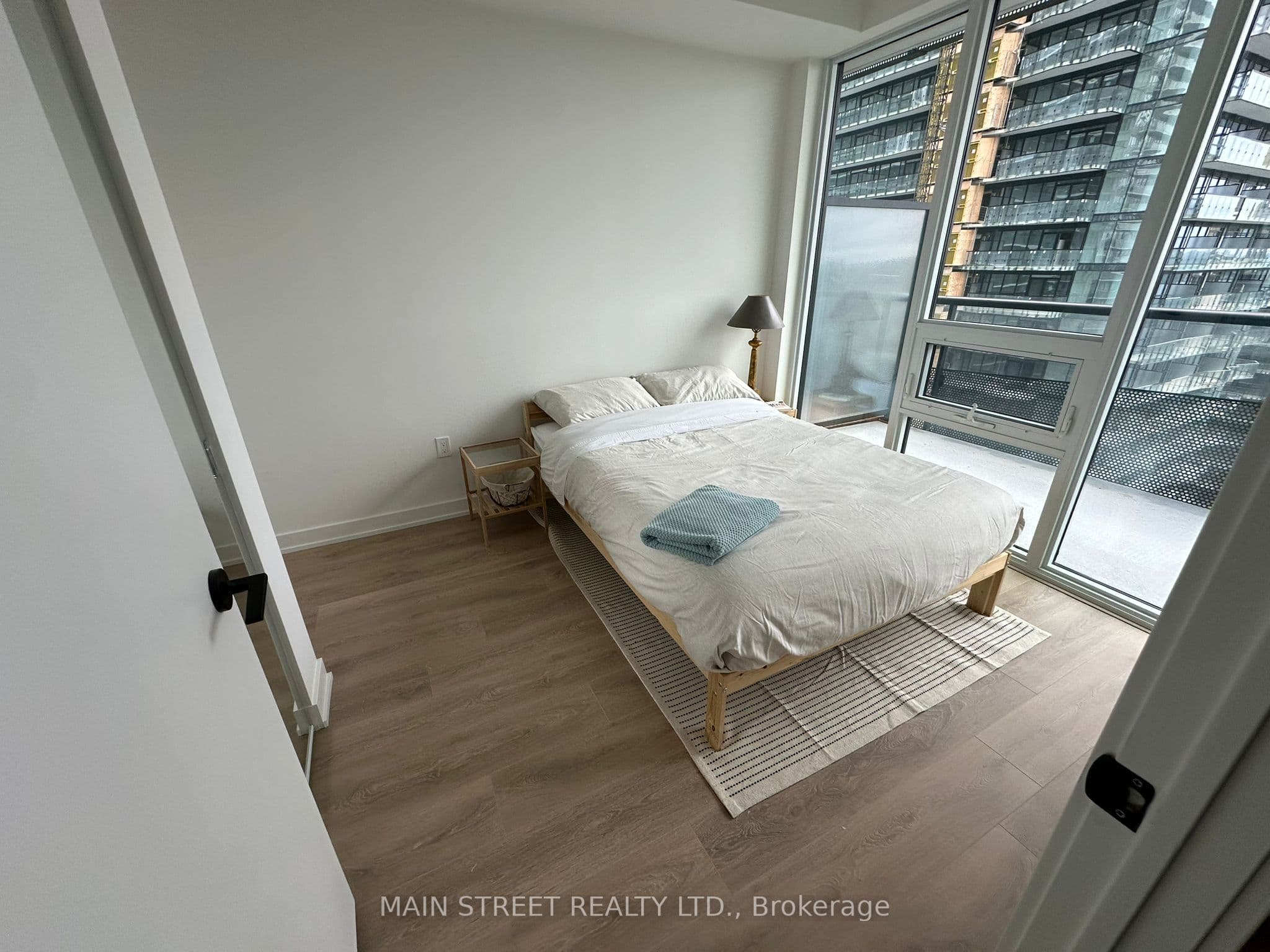 117 Broadway Avenue 2207, Toronto, ON M4P 1V3