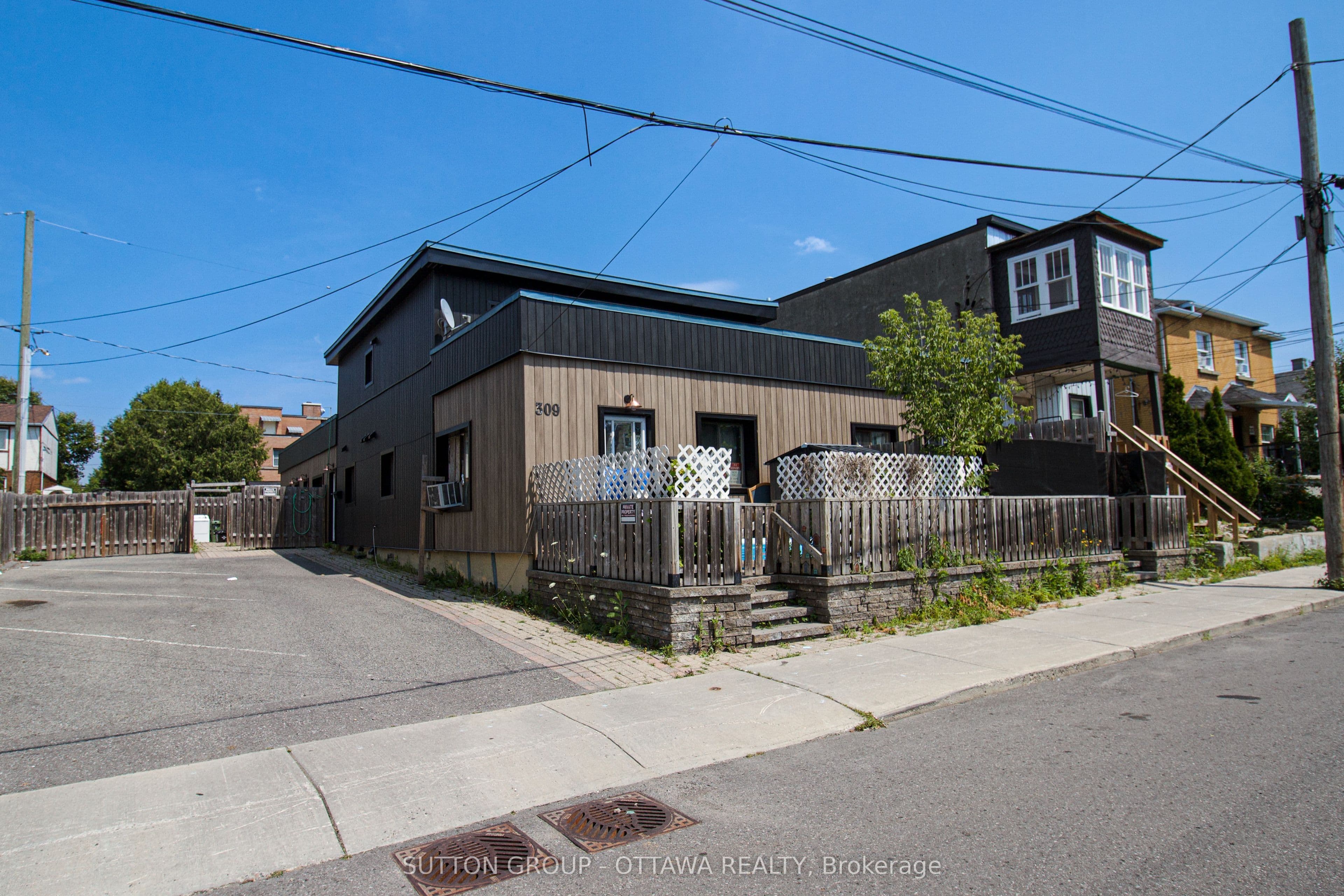 309 Cyr Avenue, Vanier and Kingsview Park, ON K1L 7N6