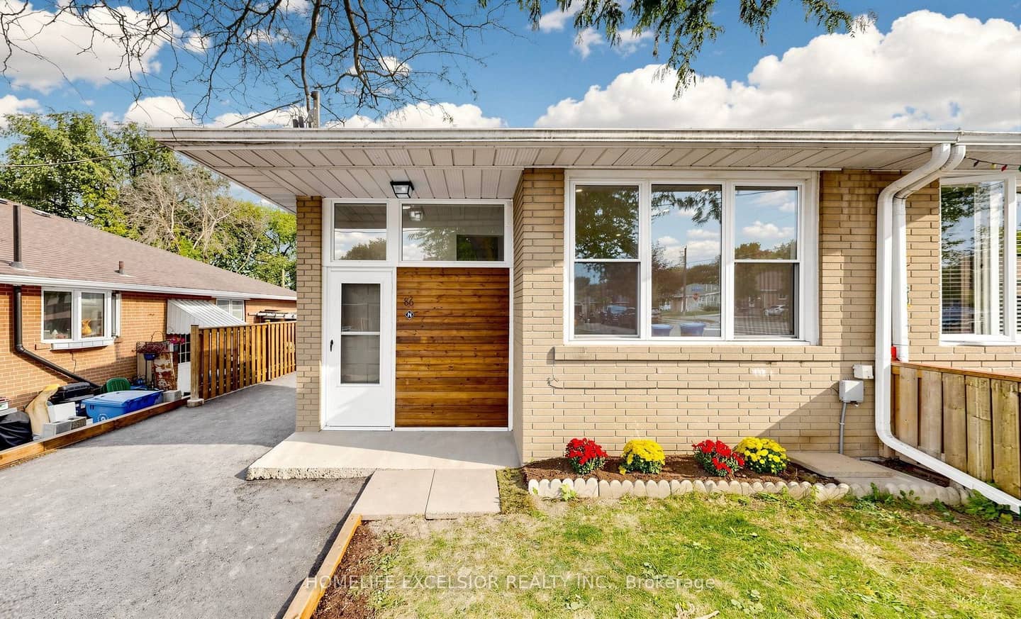 86 Newbury Drive, Newmarket, ON L3Y 4R3