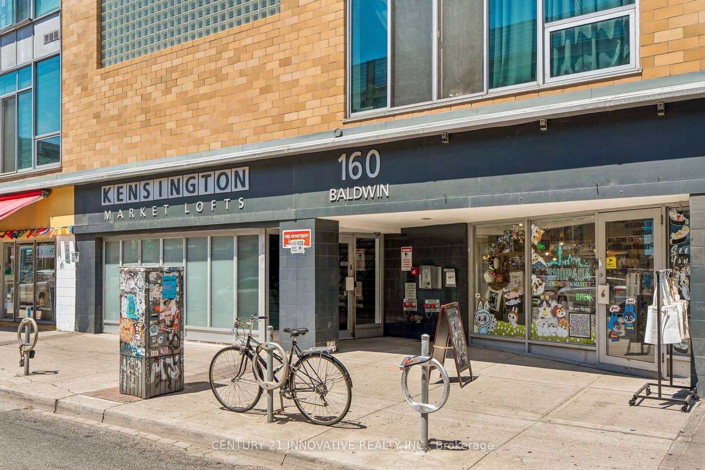 160 Baldwin St Street 420, Toronto, ON M5T 3K7