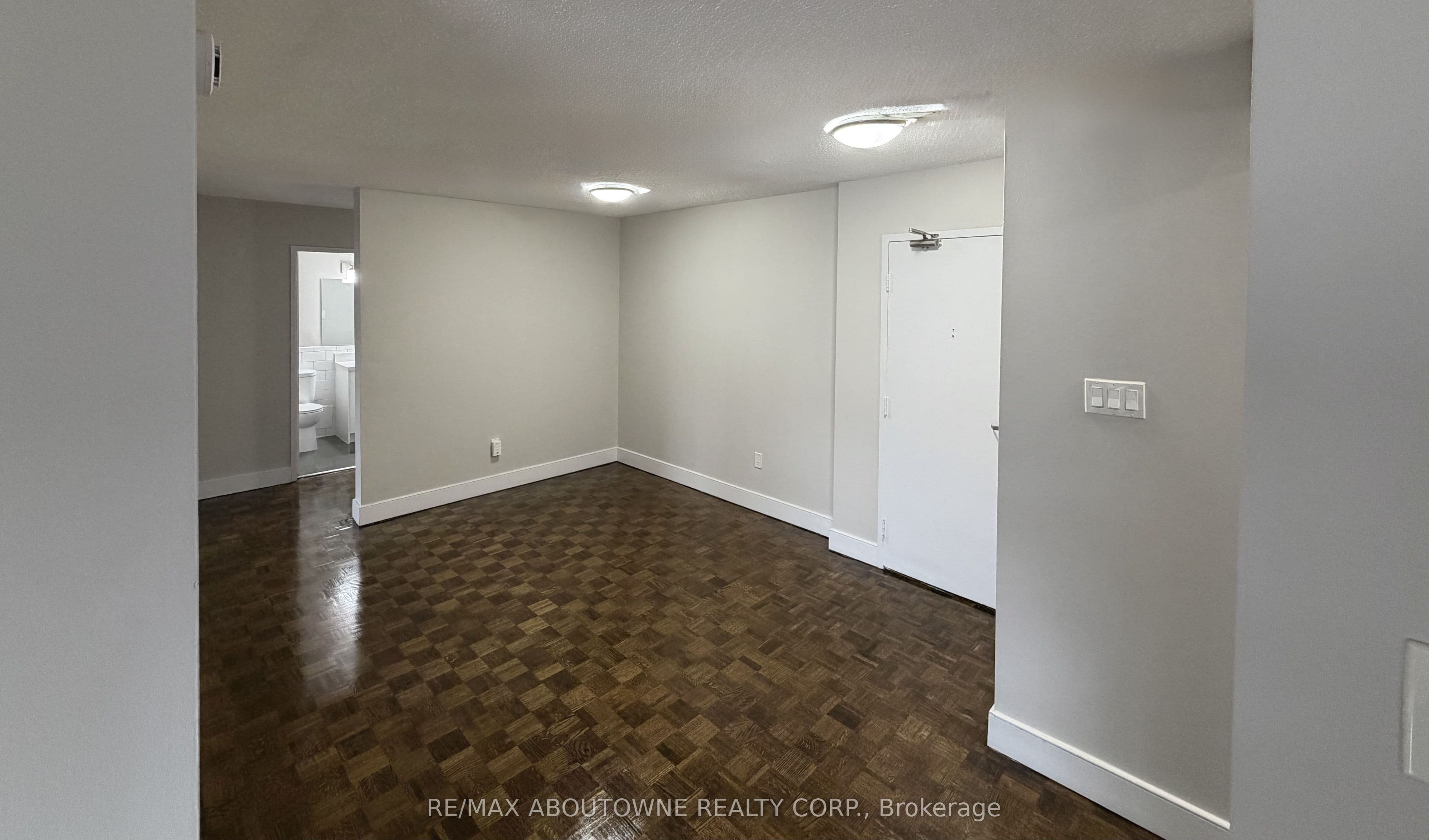147 Wellington Street W 101, Aurora, ON L4G 2N9