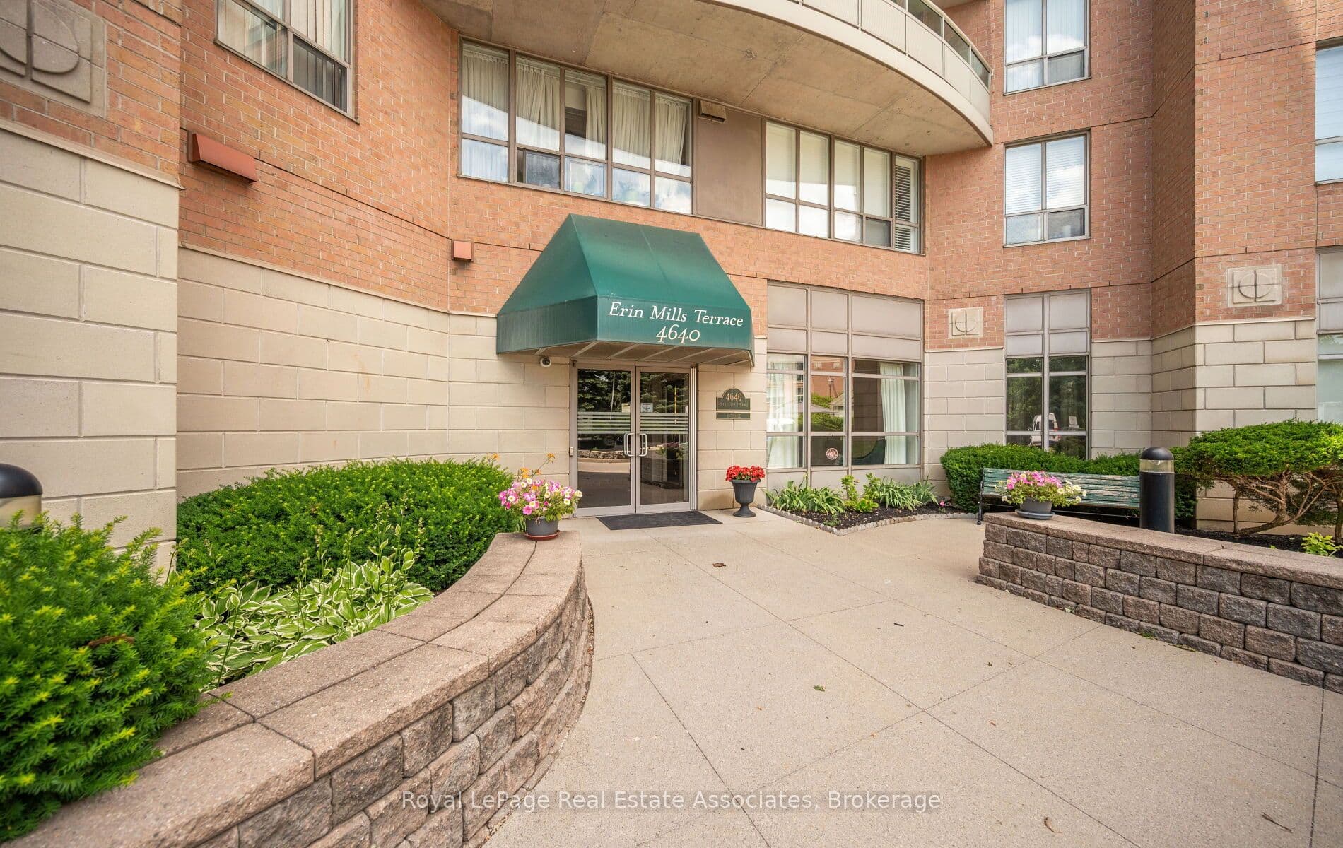 4640 Kimbermount Avenue 402, Mississauga, ON L5M 5W6