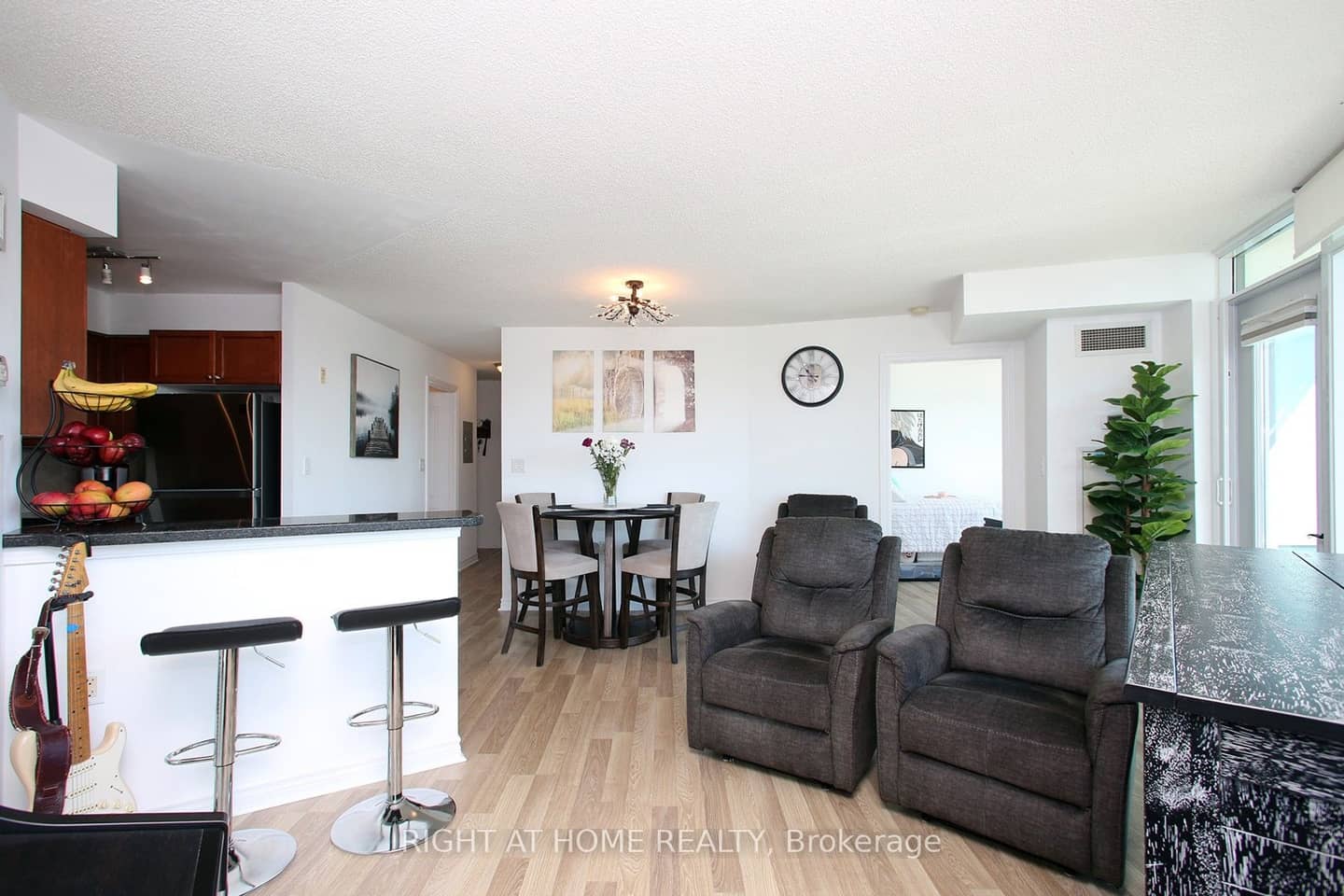 3830 Bathurst Street 505, Toronto, ON M3H 6C5