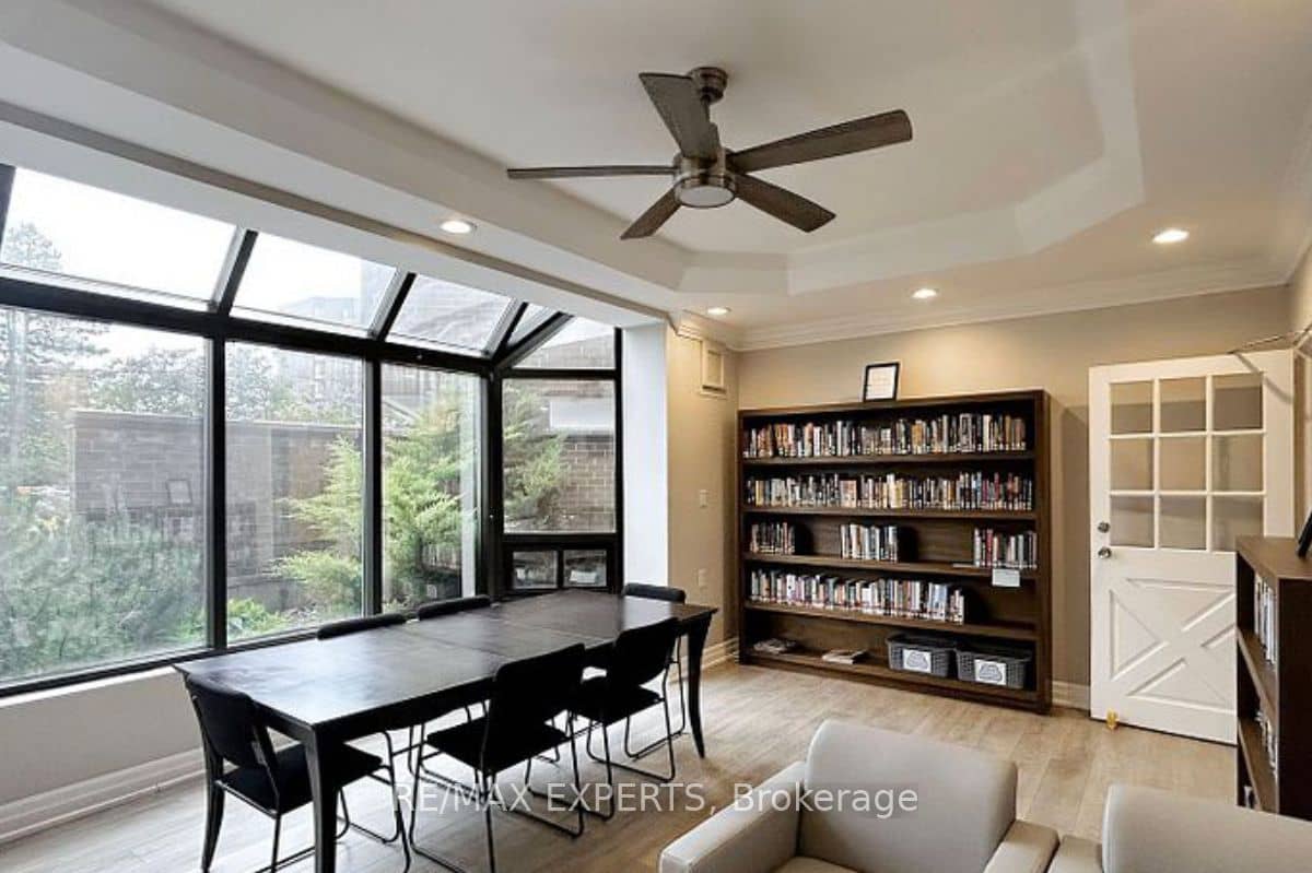 5 Weldrick Road W 605, Richmond Hill, ON L4C 8S9