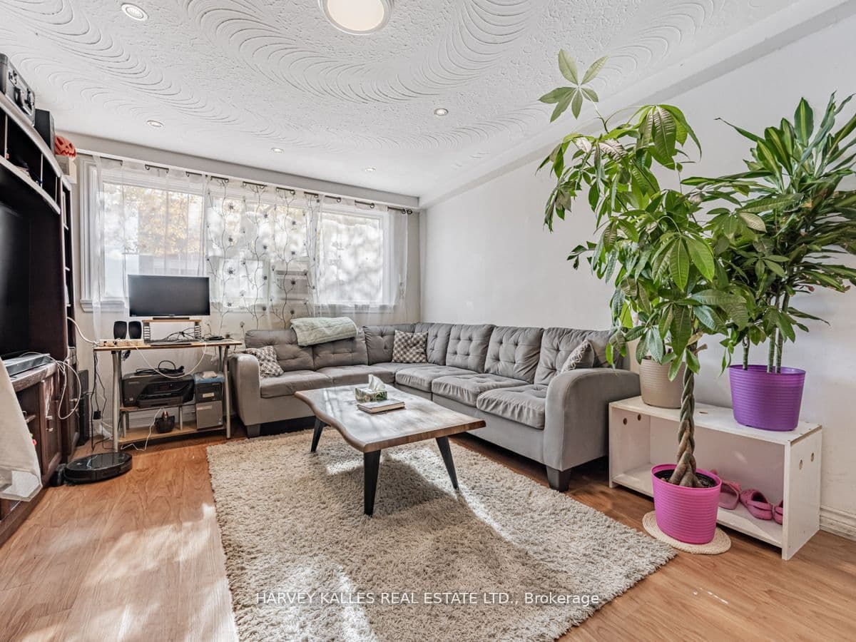 6 Carrington Avenue, Toronto, ON M6E 2C3